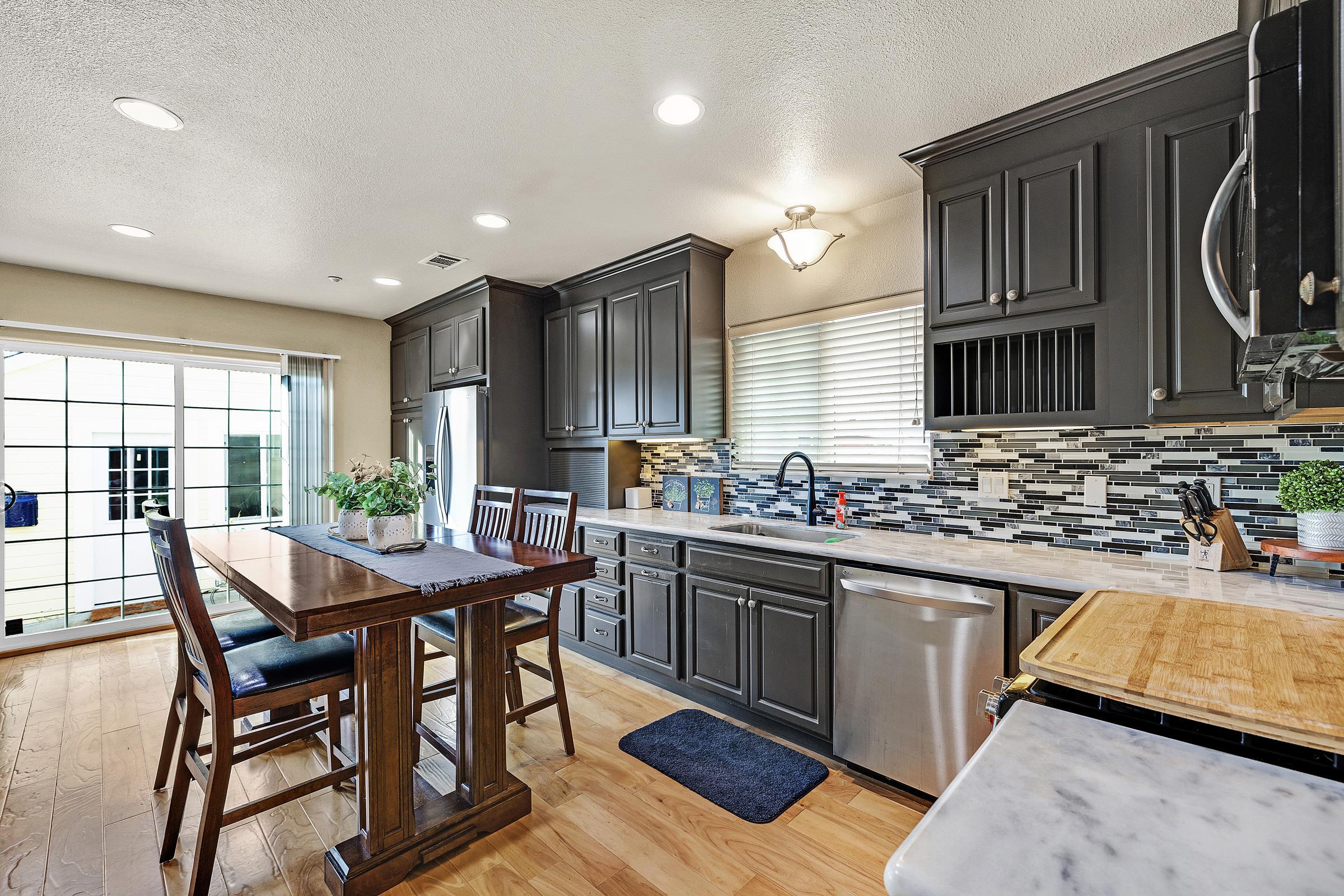 Detail Gallery Image 9 of 60 For 339 I St, Fremont,  CA 94536 - 6 Beds | 3 Baths