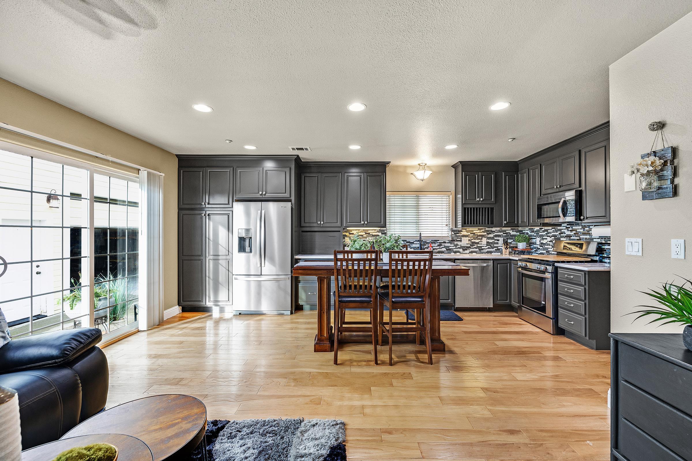 Detail Gallery Image 10 of 60 For 339 I St, Fremont,  CA 94536 - 6 Beds | 3 Baths