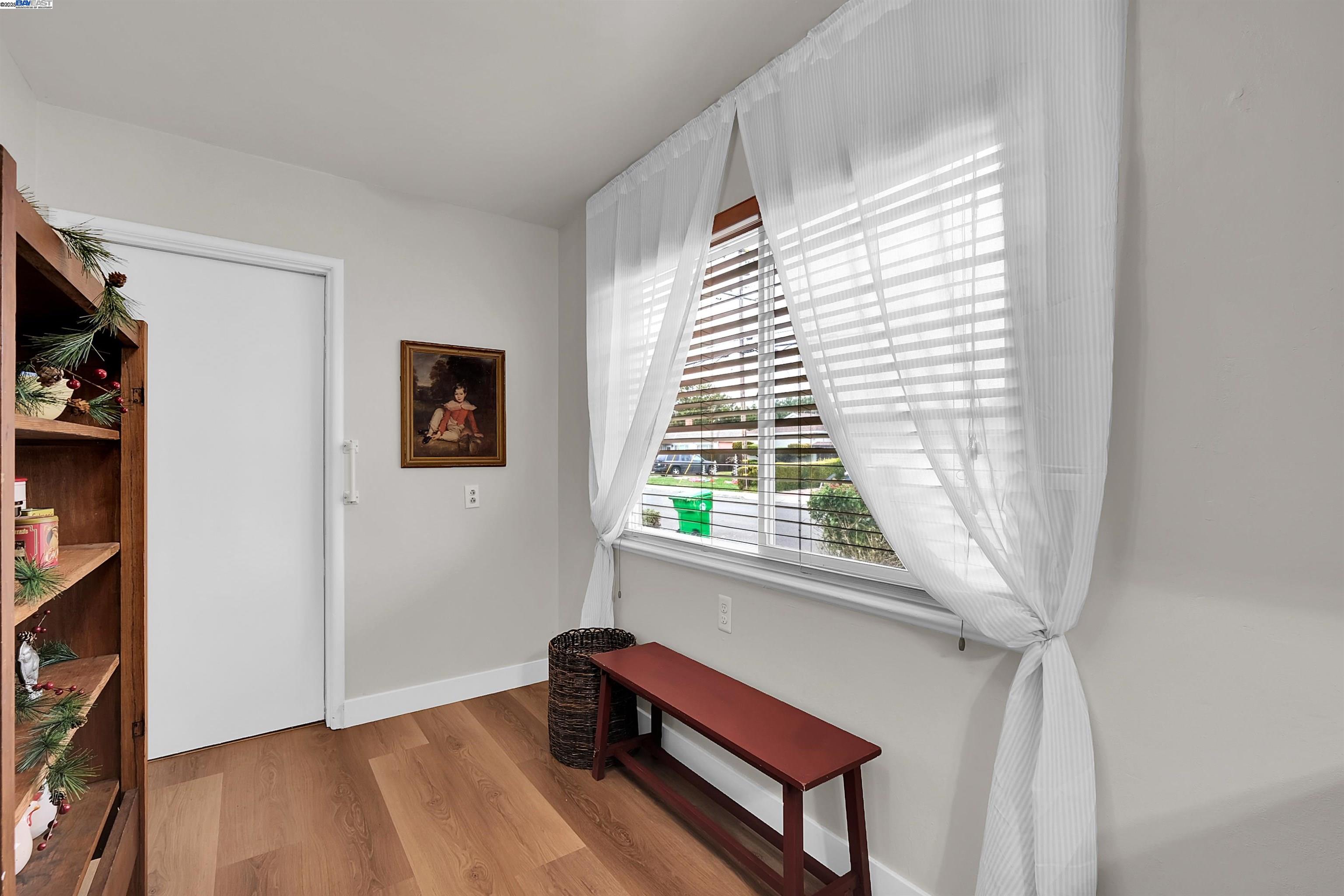 Detail Gallery Image 15 of 34 For 15835 via Seco, San Lorenzo,  CA 94580 - 3 Beds | 2 Baths