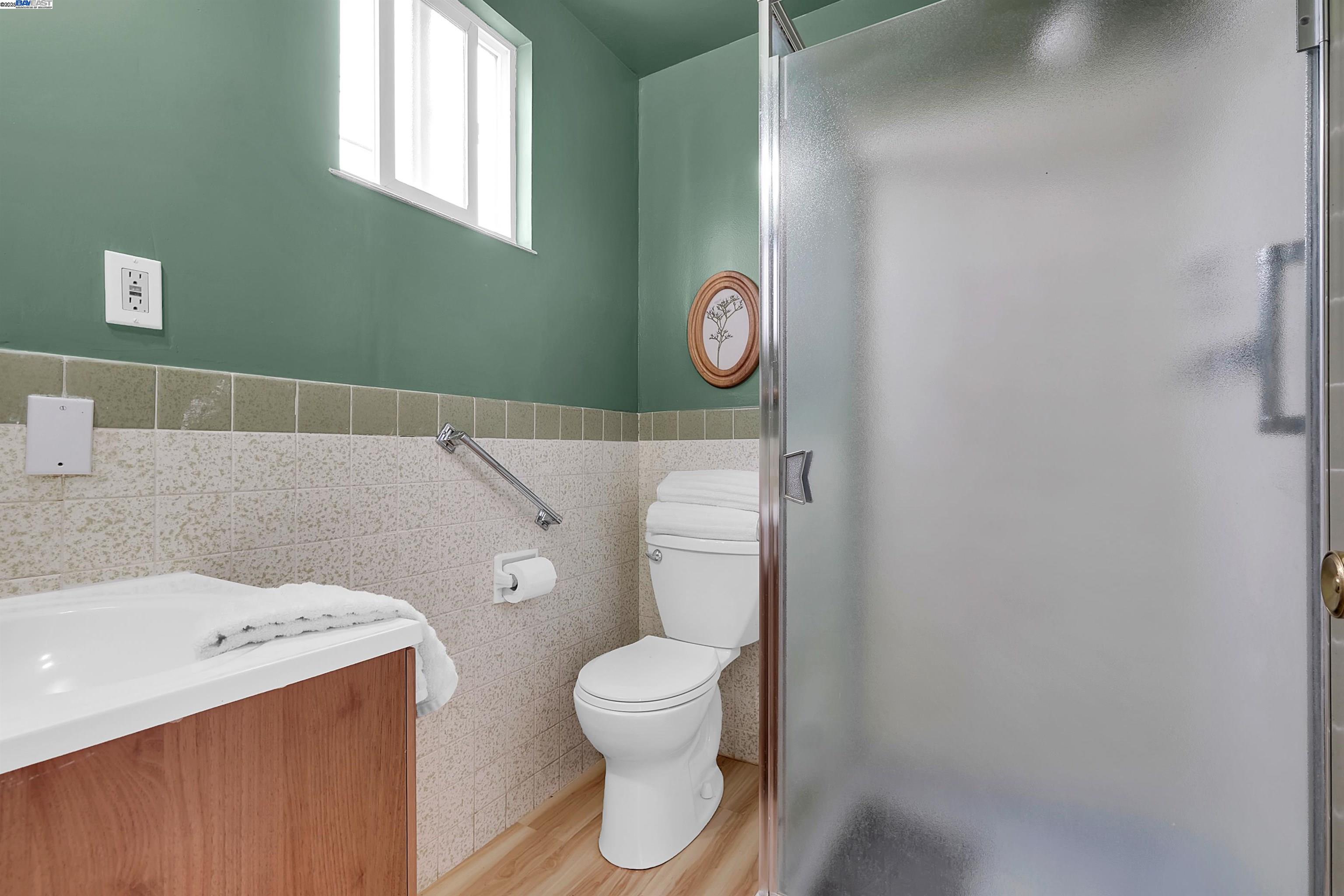 Detail Gallery Image 20 of 34 For 15835 via Seco, San Lorenzo,  CA 94580 - 3 Beds | 2 Baths