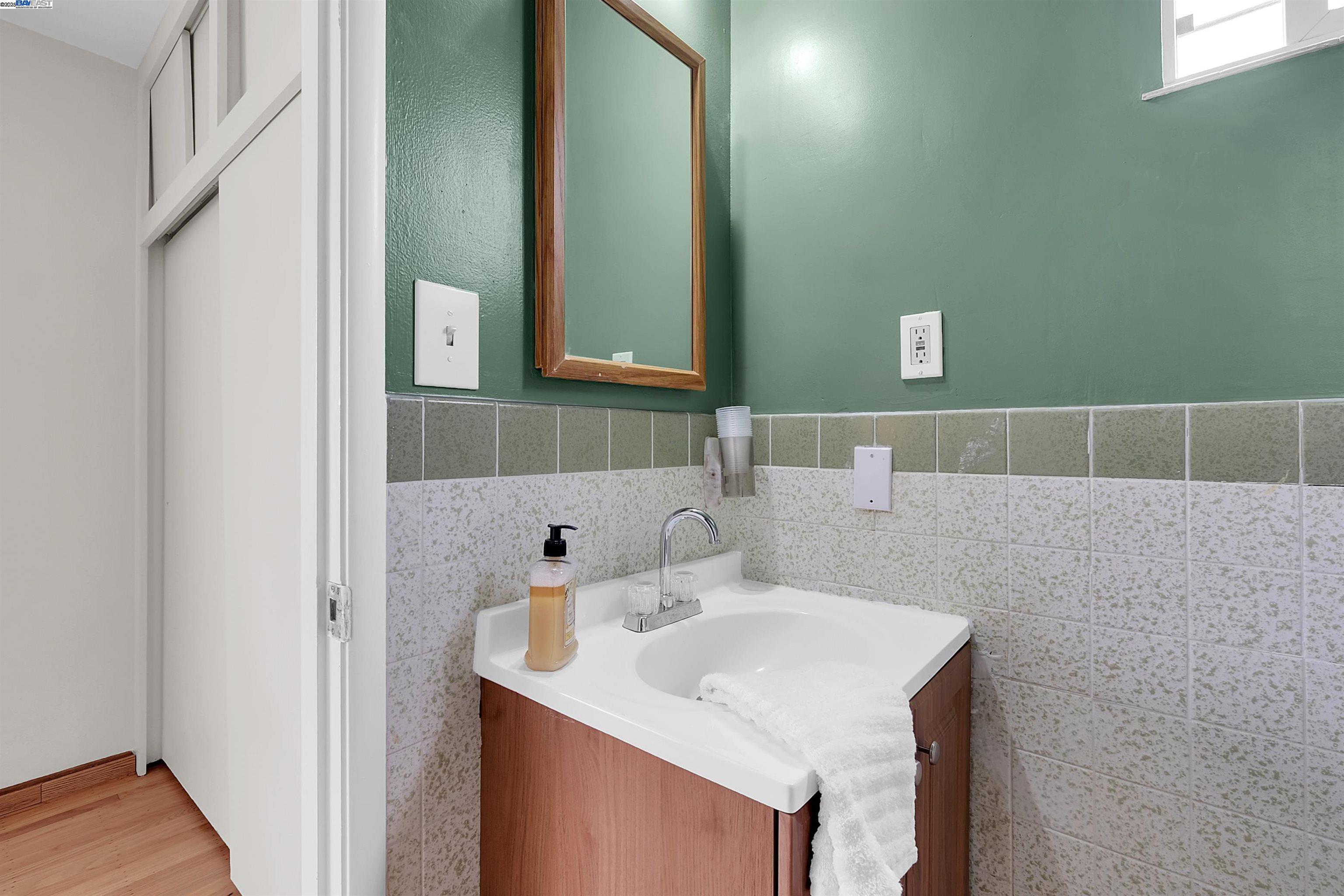 Detail Gallery Image 21 of 34 For 15835 via Seco, San Lorenzo,  CA 94580 - 3 Beds | 2 Baths