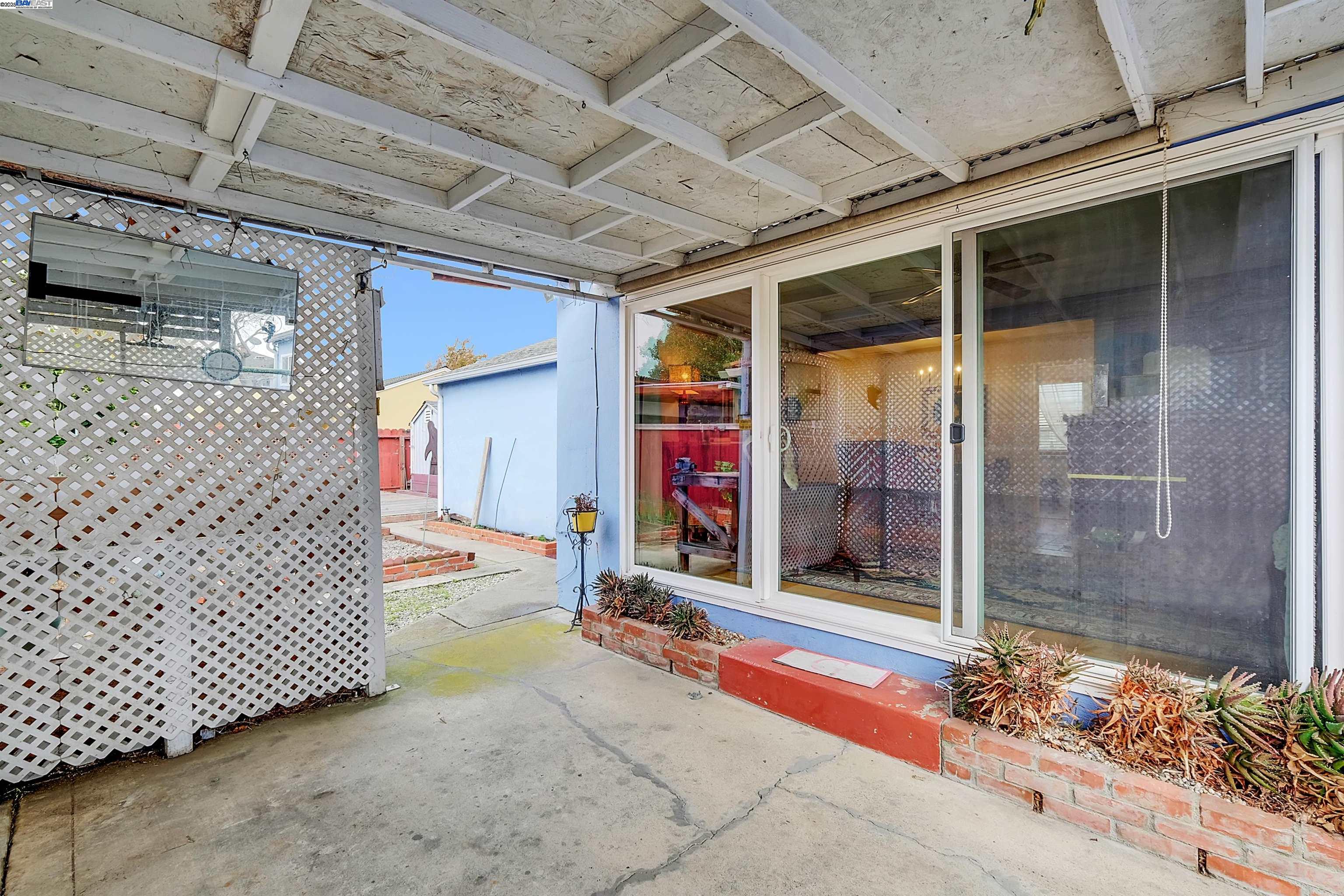 Detail Gallery Image 31 of 34 For 15835 via Seco, San Lorenzo,  CA 94580 - 3 Beds | 2 Baths