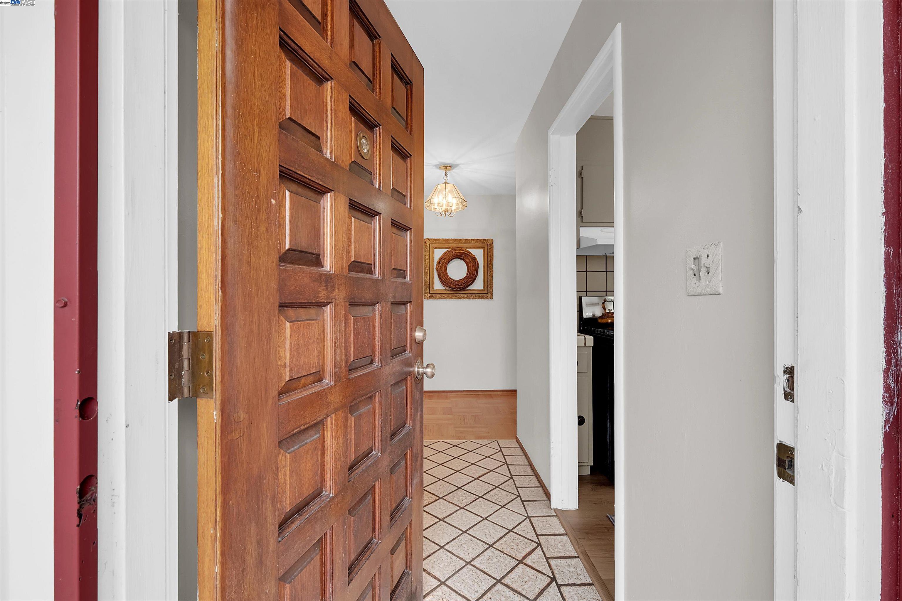 Detail Gallery Image 5 of 34 For 15835 via Seco, San Lorenzo,  CA 94580 - 3 Beds | 2 Baths