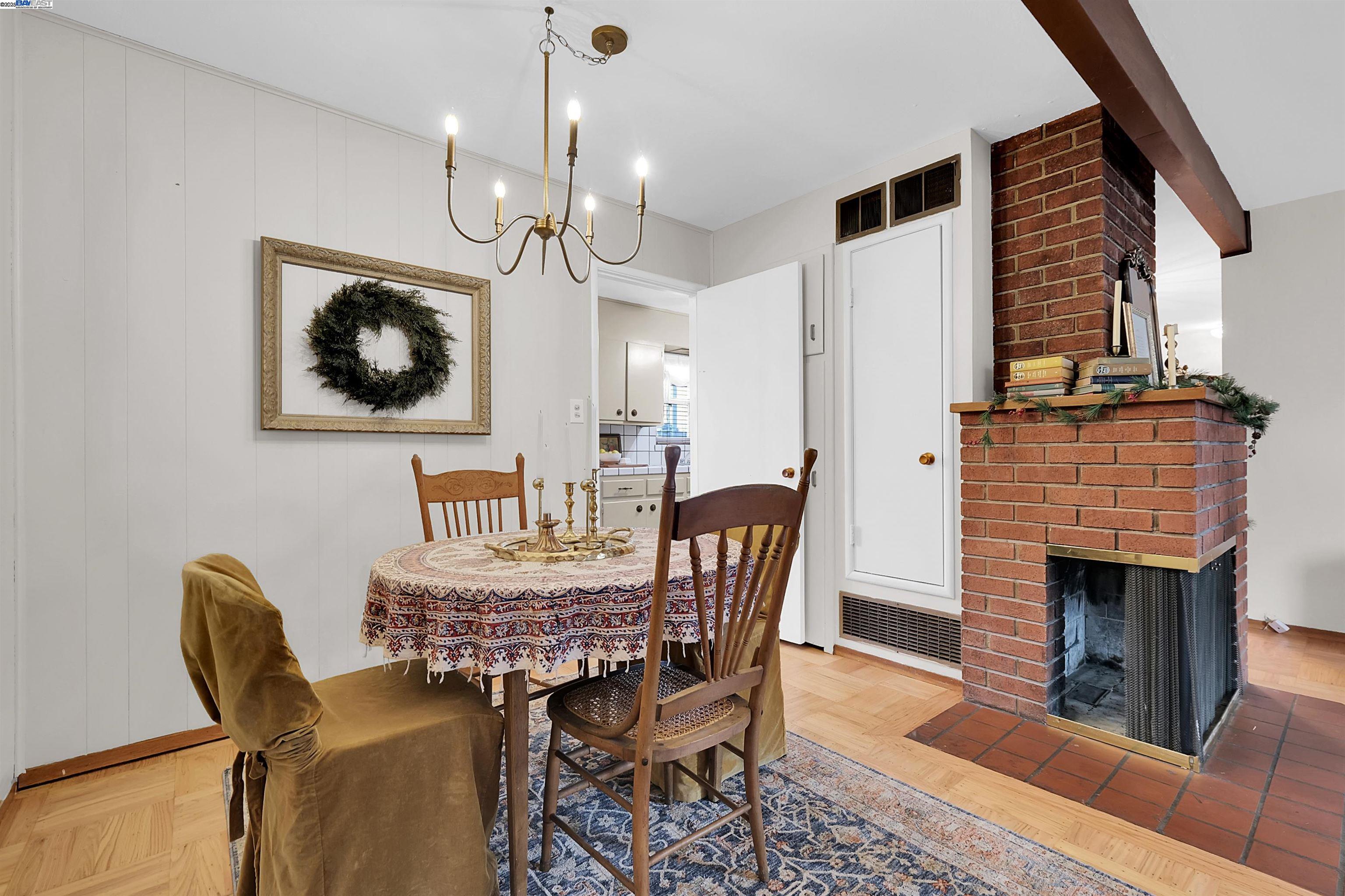 Detail Gallery Image 10 of 34 For 15835 via Seco, San Lorenzo,  CA 94580 - 3 Beds | 2 Baths