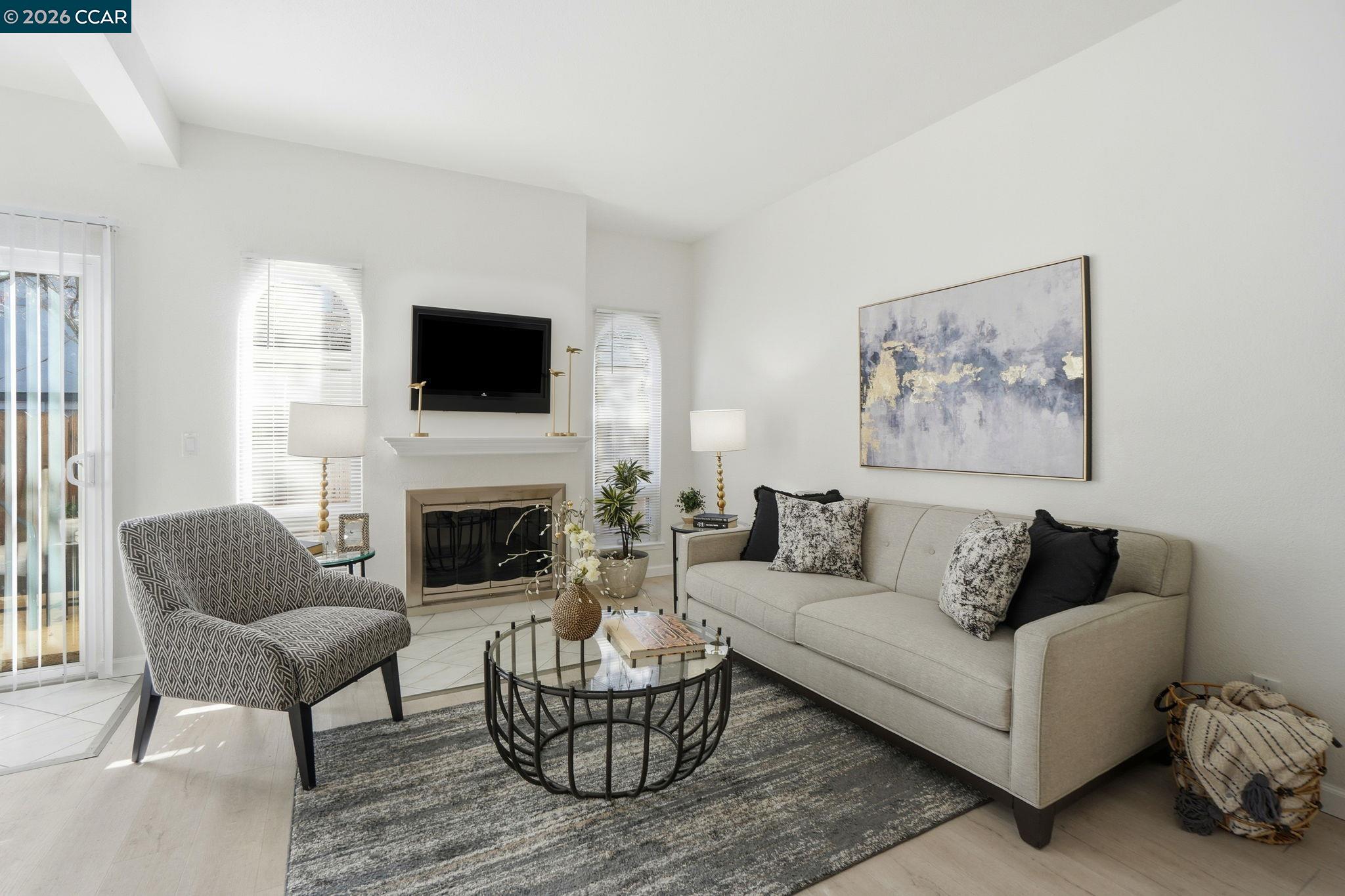 Photo #2: 41119459 Listing: Photo #2