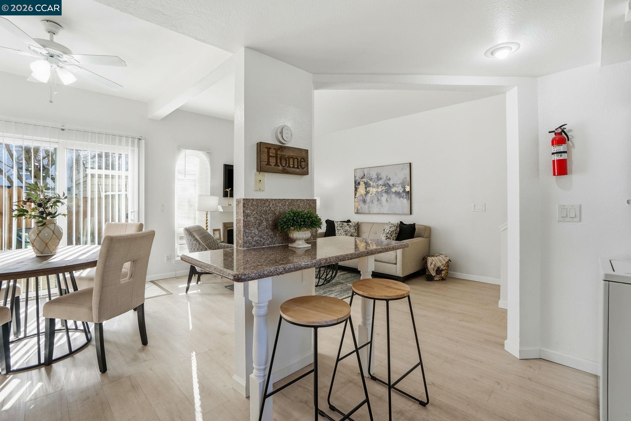 Photo #4: 41119459 Listing: Photo #4