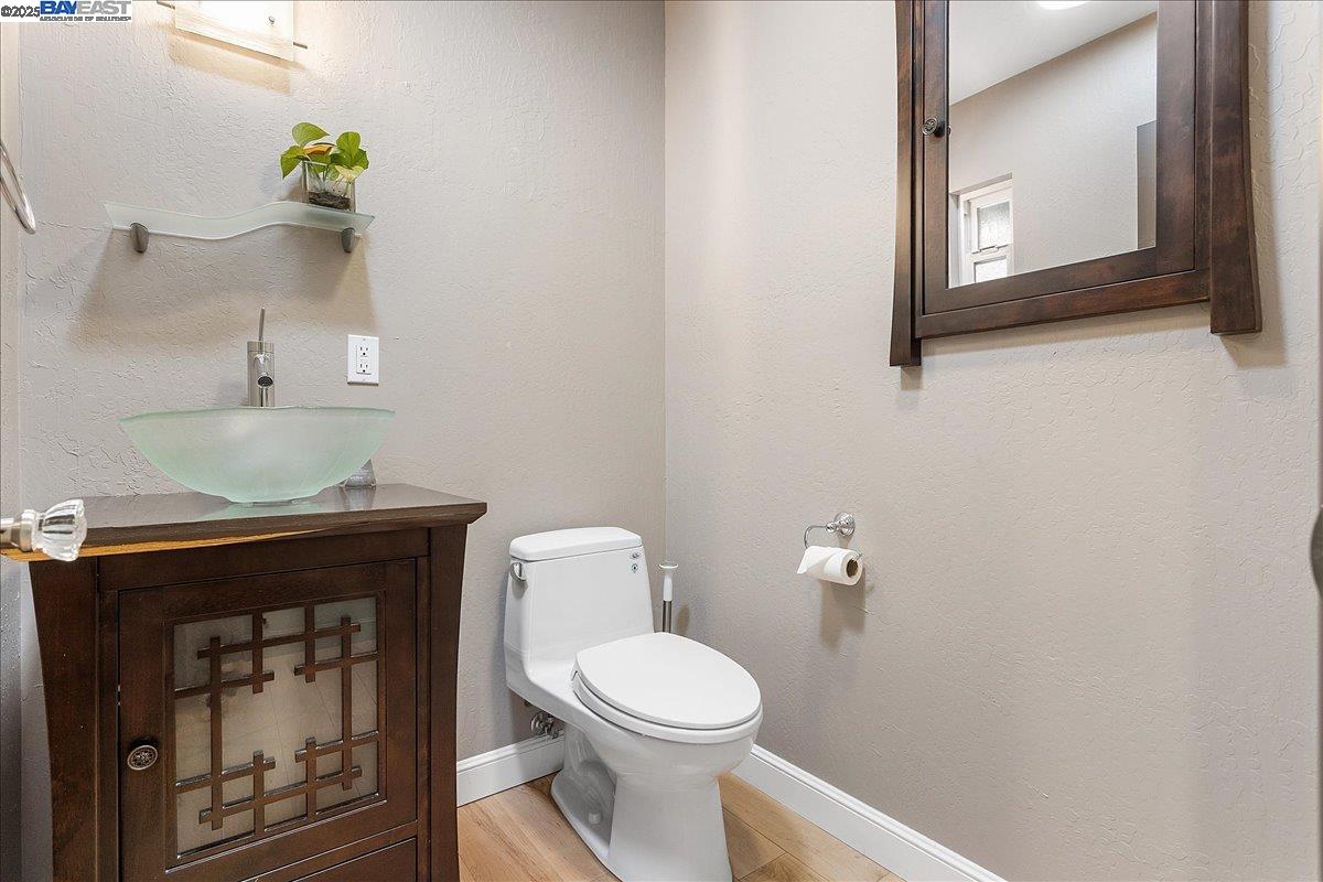 Detail Gallery Image 11 of 24 For 75 Chadbourne Way, Oakland,  CA 94619 - 5 Beds | 2/1 Baths