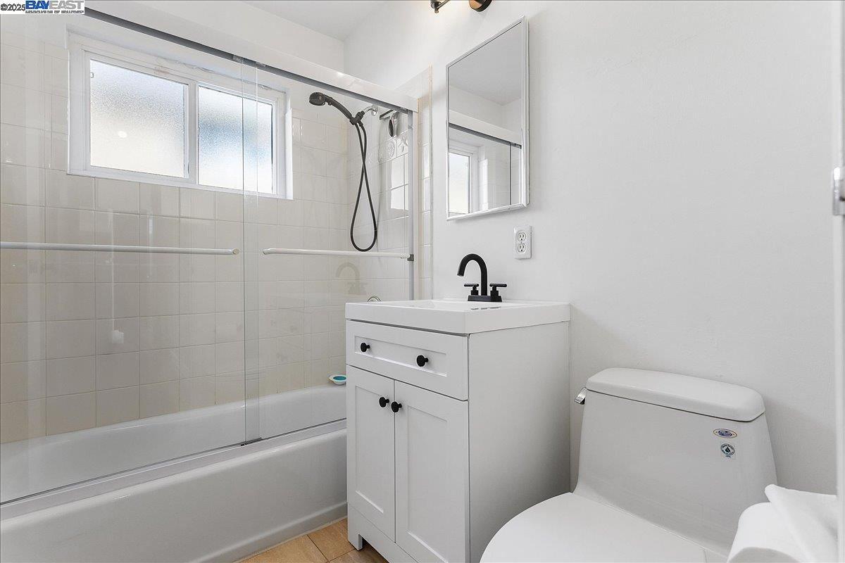 Detail Gallery Image 14 of 24 For 75 Chadbourne Way, Oakland,  CA 94619 - 5 Beds | 2/1 Baths