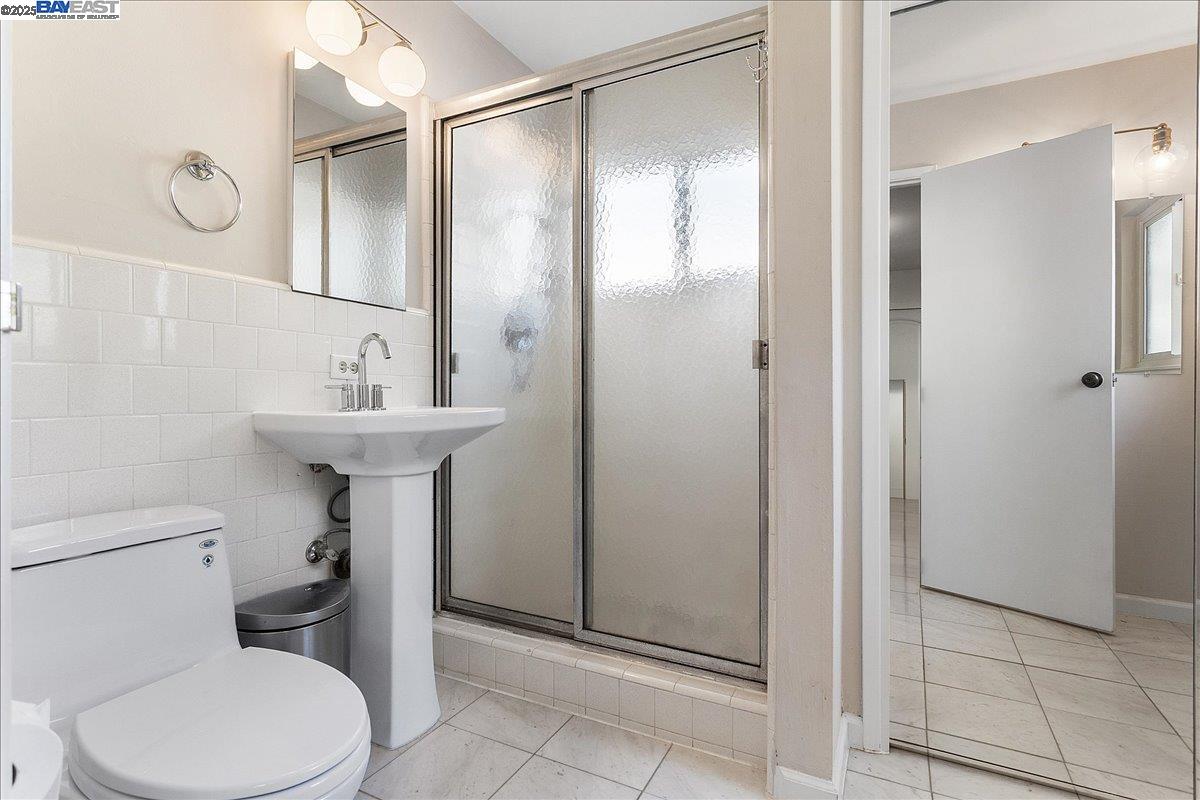 Detail Gallery Image 16 of 24 For 75 Chadbourne Way, Oakland,  CA 94619 - 5 Beds | 2/1 Baths