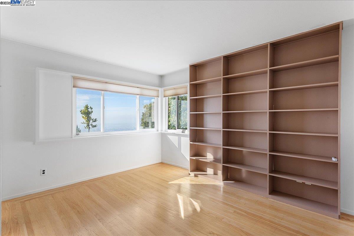 Detail Gallery Image 17 of 24 For 75 Chadbourne Way, Oakland,  CA 94619 - 5 Beds | 2/1 Baths