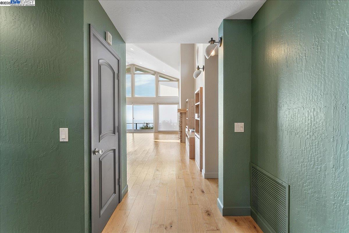 Detail Gallery Image 3 of 24 For 75 Chadbourne Way, Oakland,  CA 94619 - 5 Beds | 2/1 Baths