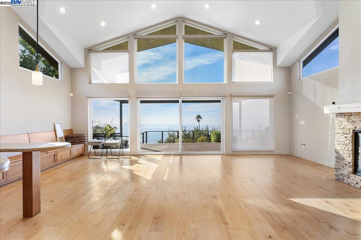 Detail Gallery Image 6 of 24 For 75 Chadbourne Way, Oakland,  CA 94619 - 5 Beds | 2/1 Baths