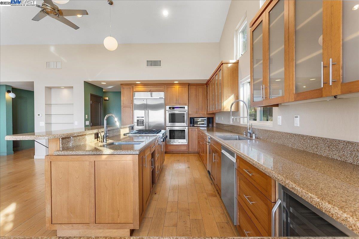 Detail Gallery Image 8 of 24 For 75 Chadbourne Way, Oakland,  CA 94619 - 5 Beds | 2/1 Baths