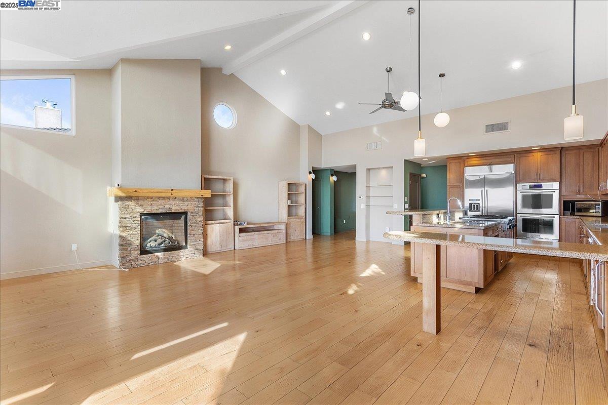 Detail Gallery Image 9 of 24 For 75 Chadbourne Way, Oakland,  CA 94619 - 5 Beds | 2/1 Baths