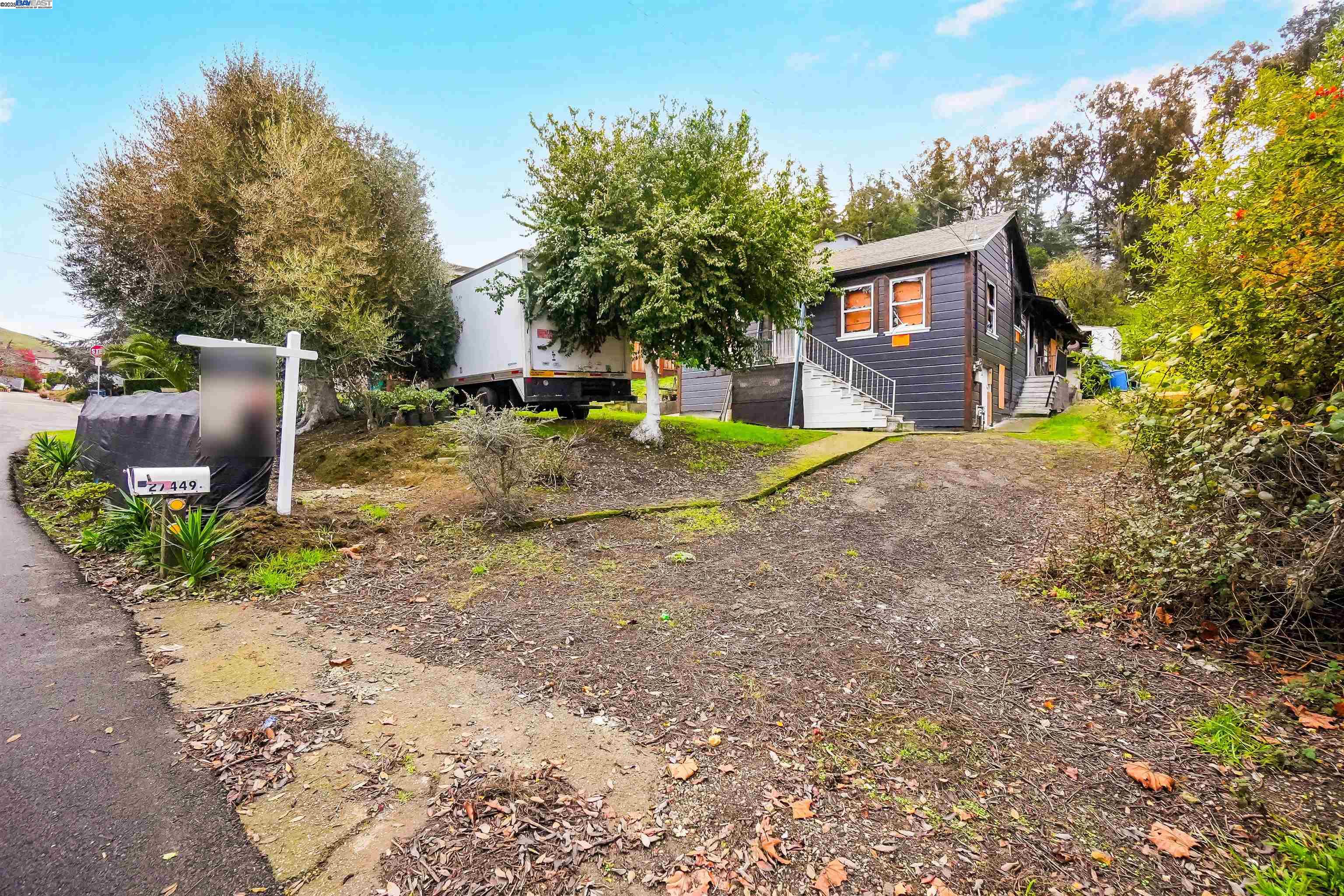 Detail Gallery Image 2 of 30 For 27449 Dobbel Ave, Hayward,  CA 94542 - 4 Beds | 2 Baths