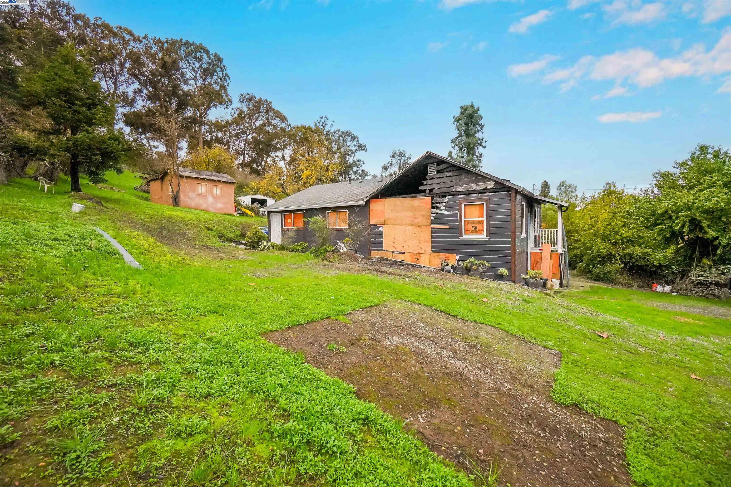 Detail Gallery Image 11 of 30 For 27449 Dobbel Ave, Hayward,  CA 94542 - 4 Beds | 2 Baths