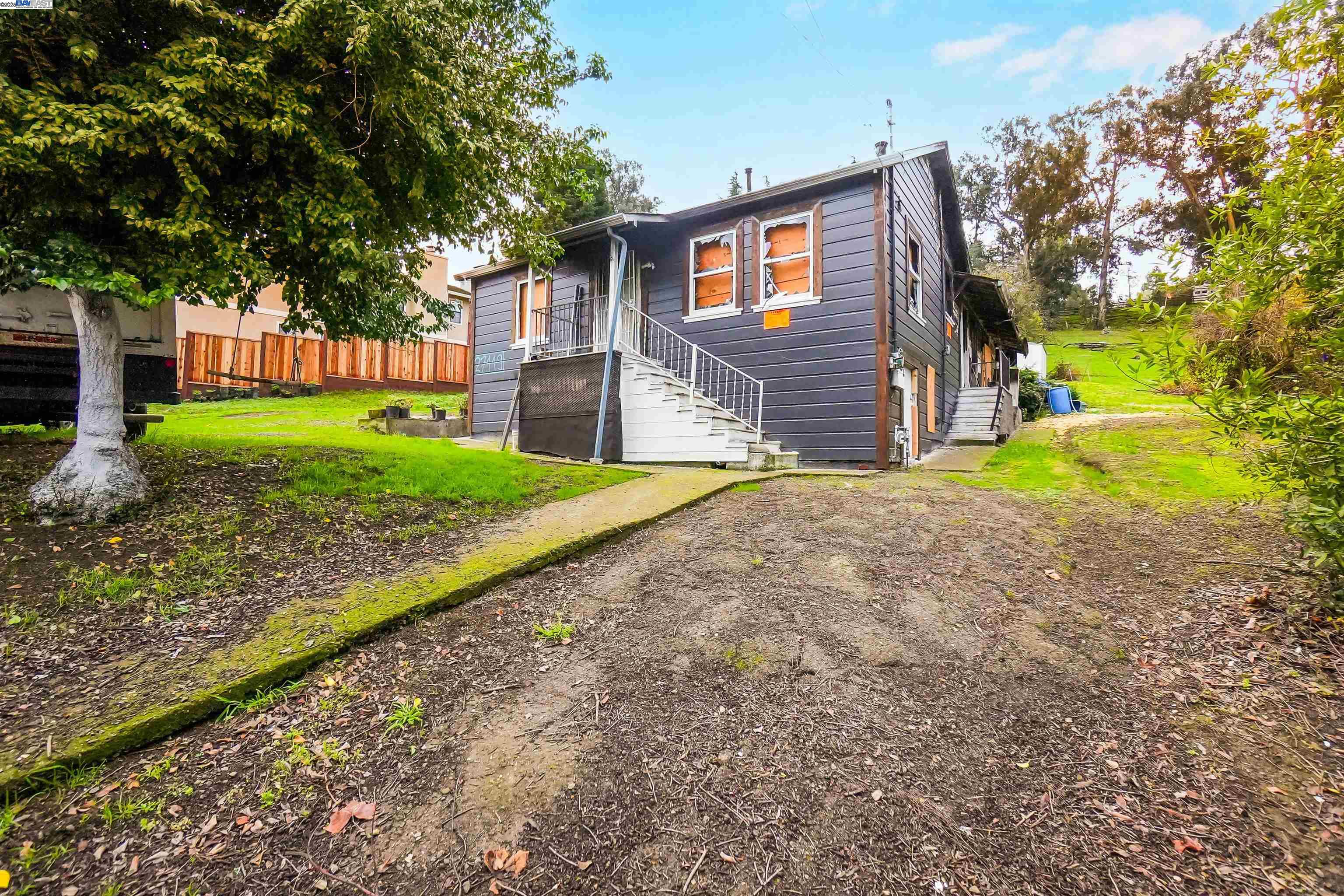 Detail Gallery Image 4 of 30 For 27449 Dobbel Ave, Hayward,  CA 94542 - 4 Beds | 2 Baths