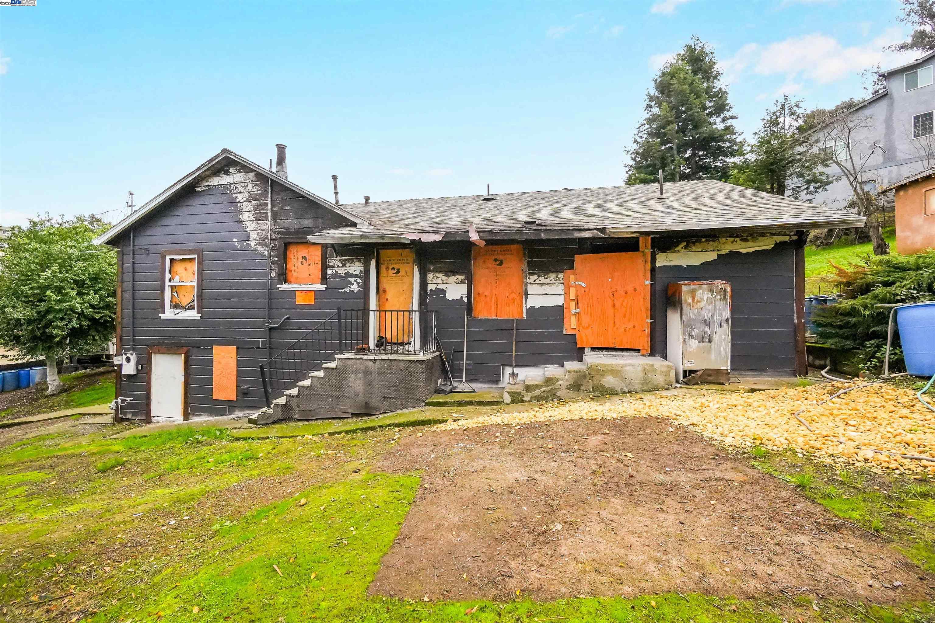 Detail Gallery Image 5 of 30 For 27449 Dobbel Ave, Hayward,  CA 94542 - 4 Beds | 2 Baths