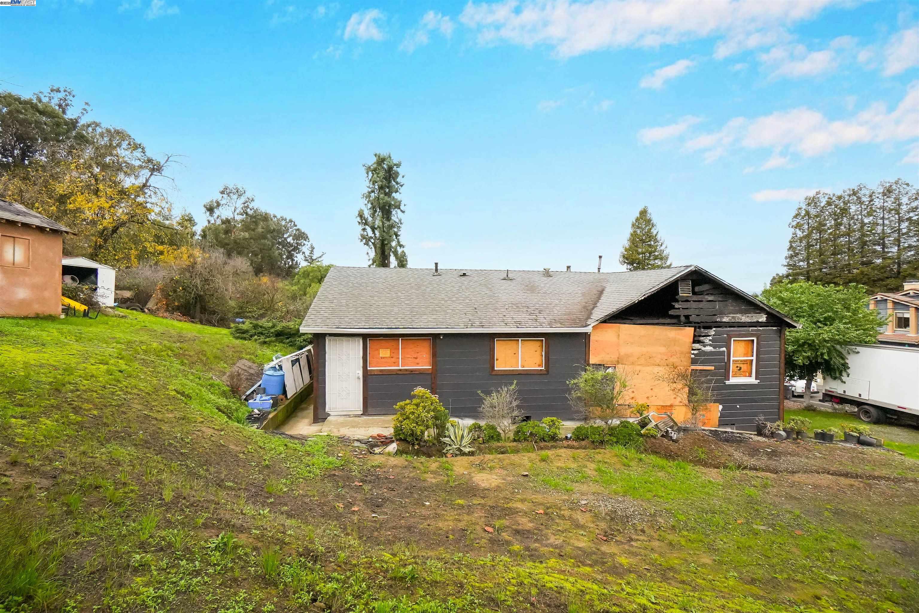 Detail Gallery Image 6 of 30 For 27449 Dobbel Ave, Hayward,  CA 94542 - 4 Beds | 2 Baths