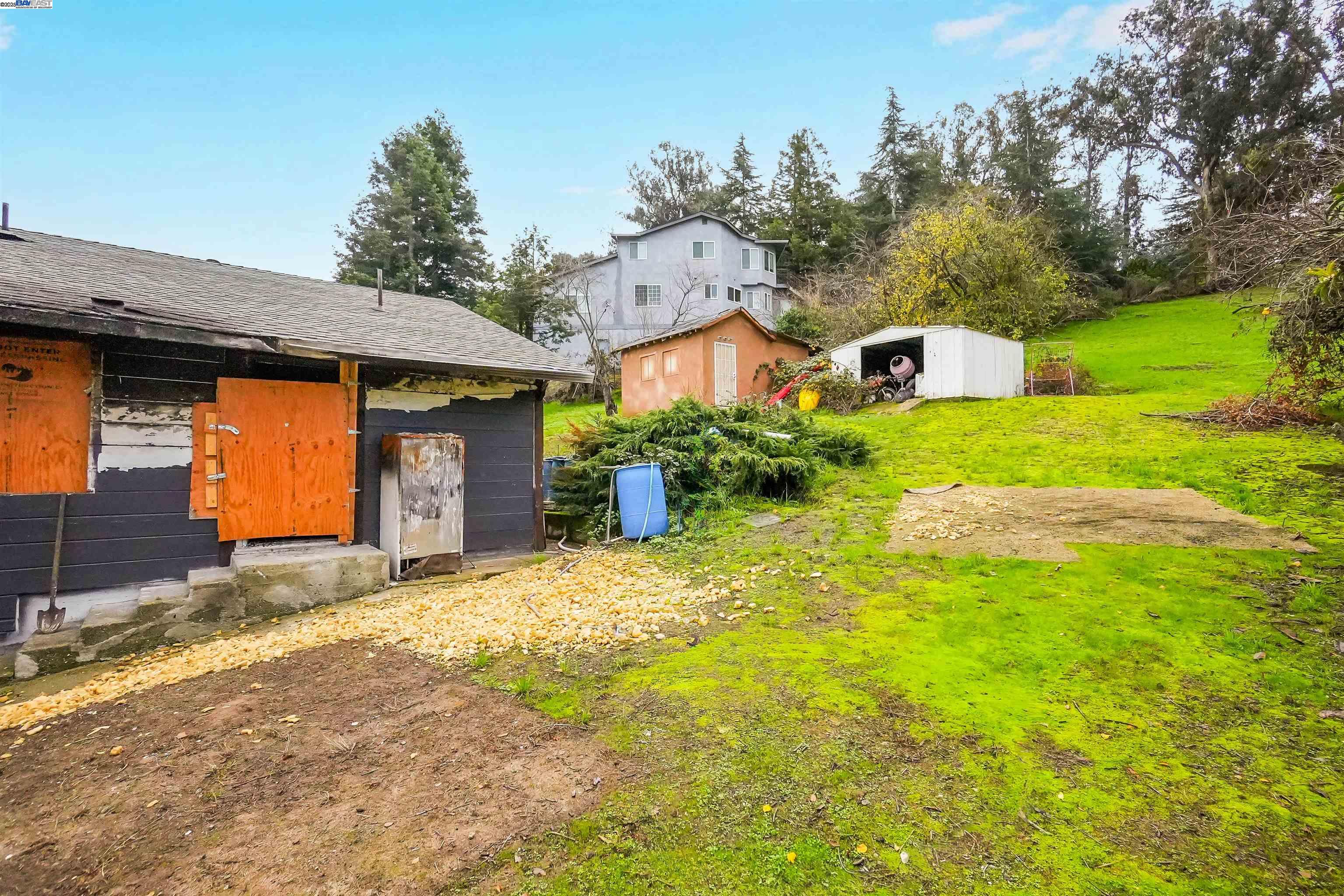 Detail Gallery Image 9 of 30 For 27449 Dobbel Ave, Hayward,  CA 94542 - 4 Beds | 2 Baths