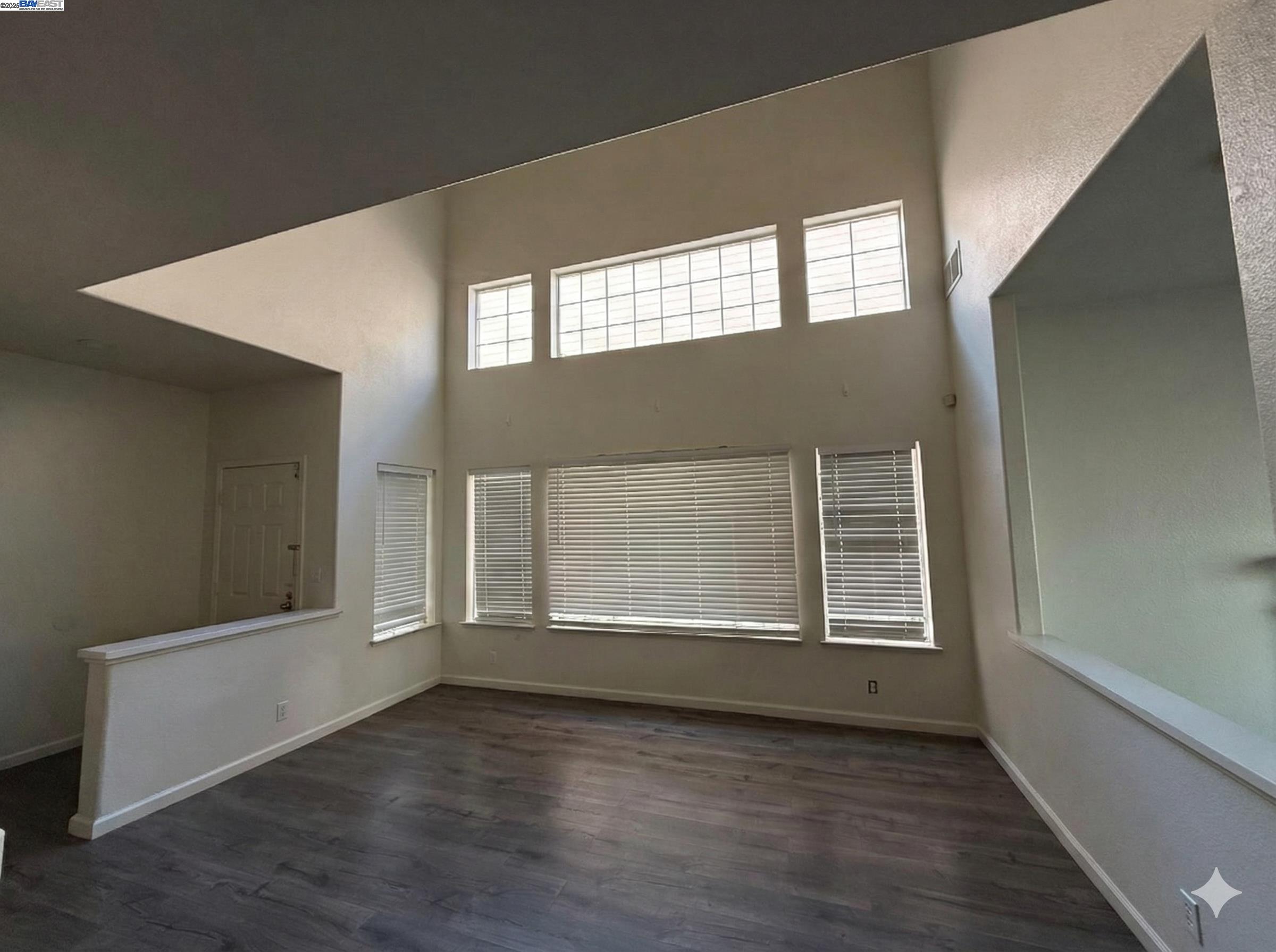 Detail Gallery Image 4 of 11 For 39965 Potrero Dr, Newark,  CA 94560 - 4 Beds | 3 Baths