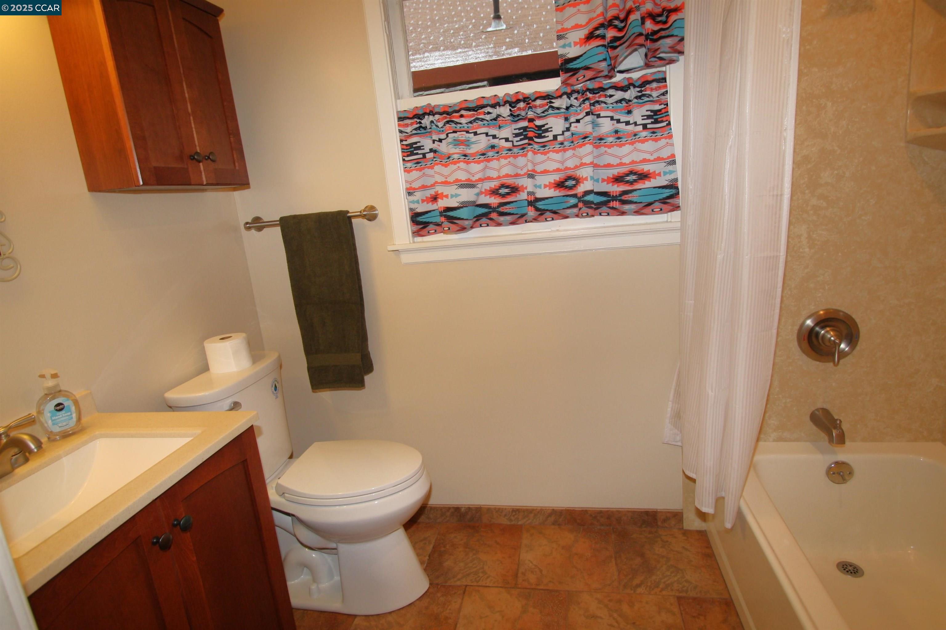 Detail Gallery Image 14 of 26 For 1002 Warren St, Martinez,  CA 94553 - 2 Beds | 1 Baths