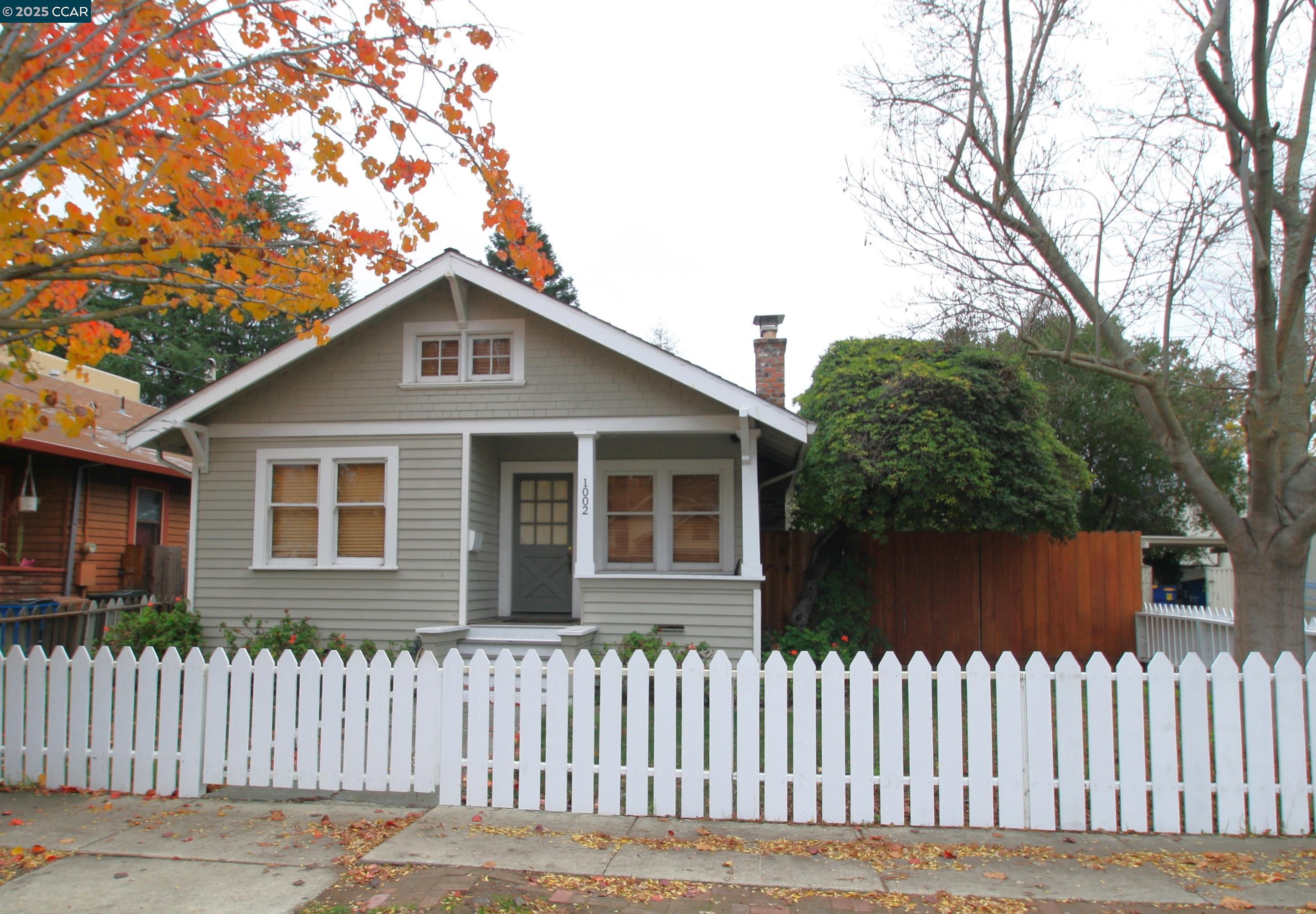 Detail Gallery Image 3 of 26 For 1002 Warren St, Martinez,  CA 94553 - 2 Beds | 1 Baths