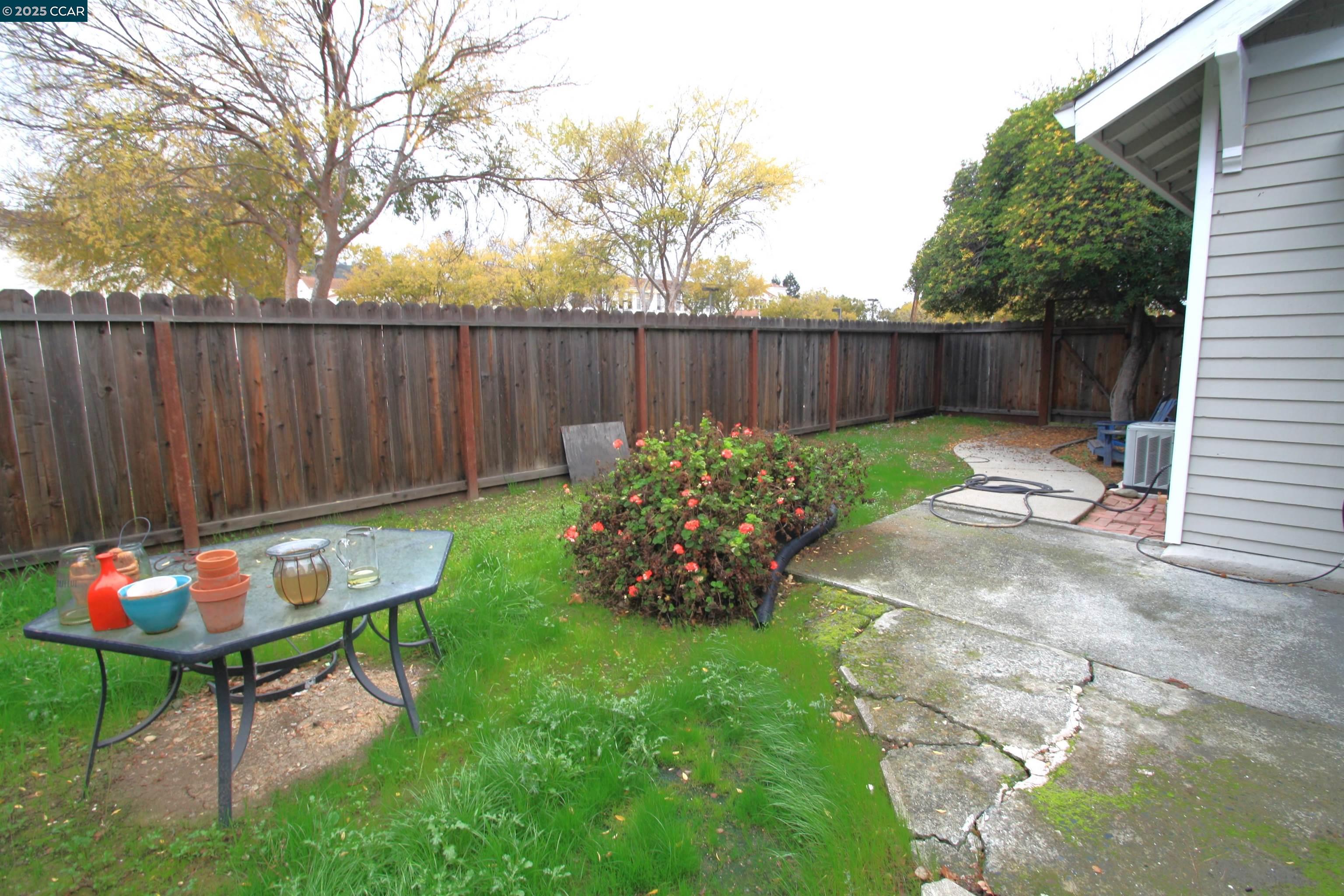 Detail Gallery Image 22 of 26 For 1002 Warren St, Martinez,  CA 94553 - 2 Beds | 1 Baths