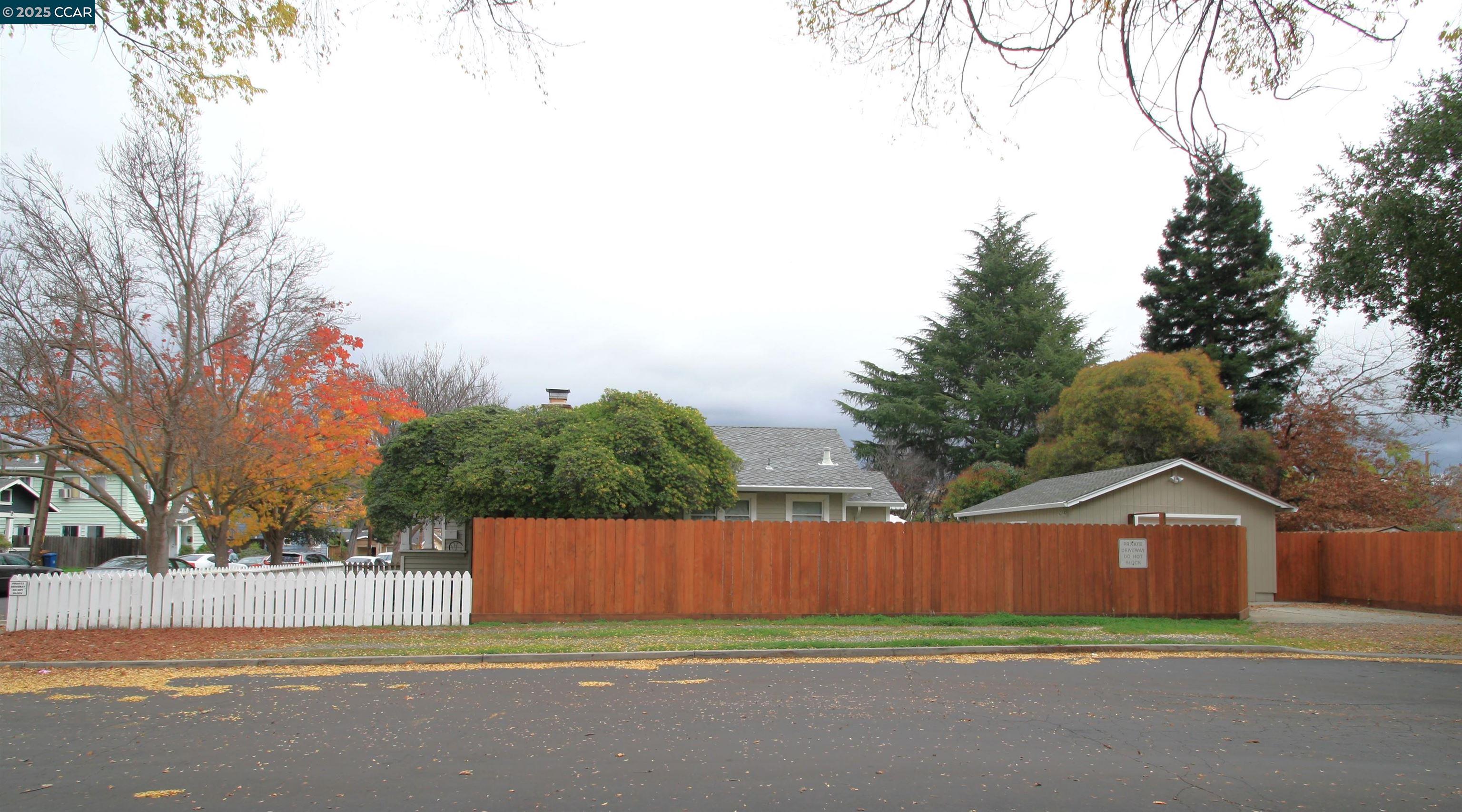 Detail Gallery Image 25 of 26 For 1002 Warren St, Martinez,  CA 94553 - 2 Beds | 1 Baths
