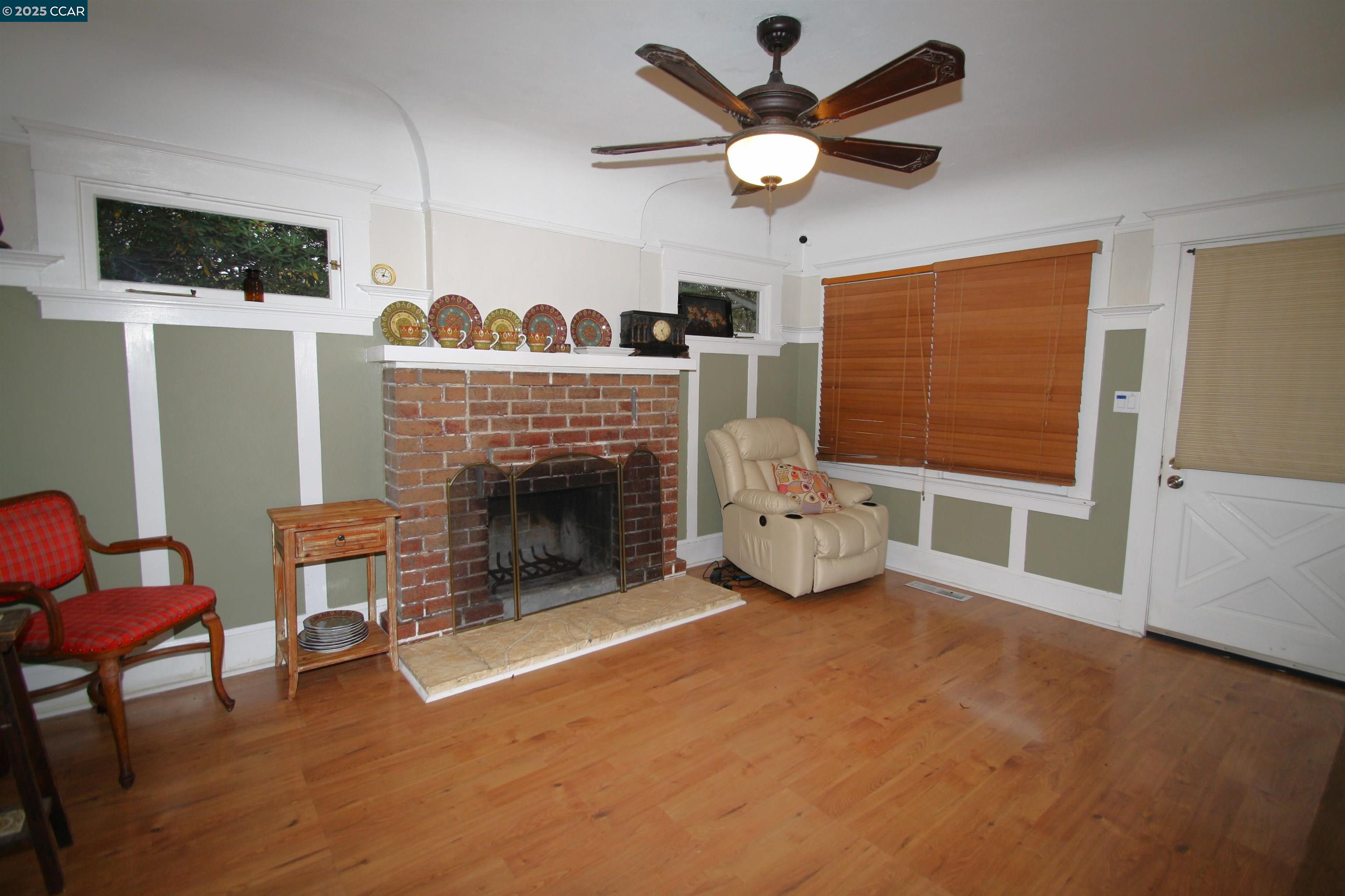 Detail Gallery Image 5 of 26 For 1002 Warren St, Martinez,  CA 94553 - 2 Beds | 1 Baths