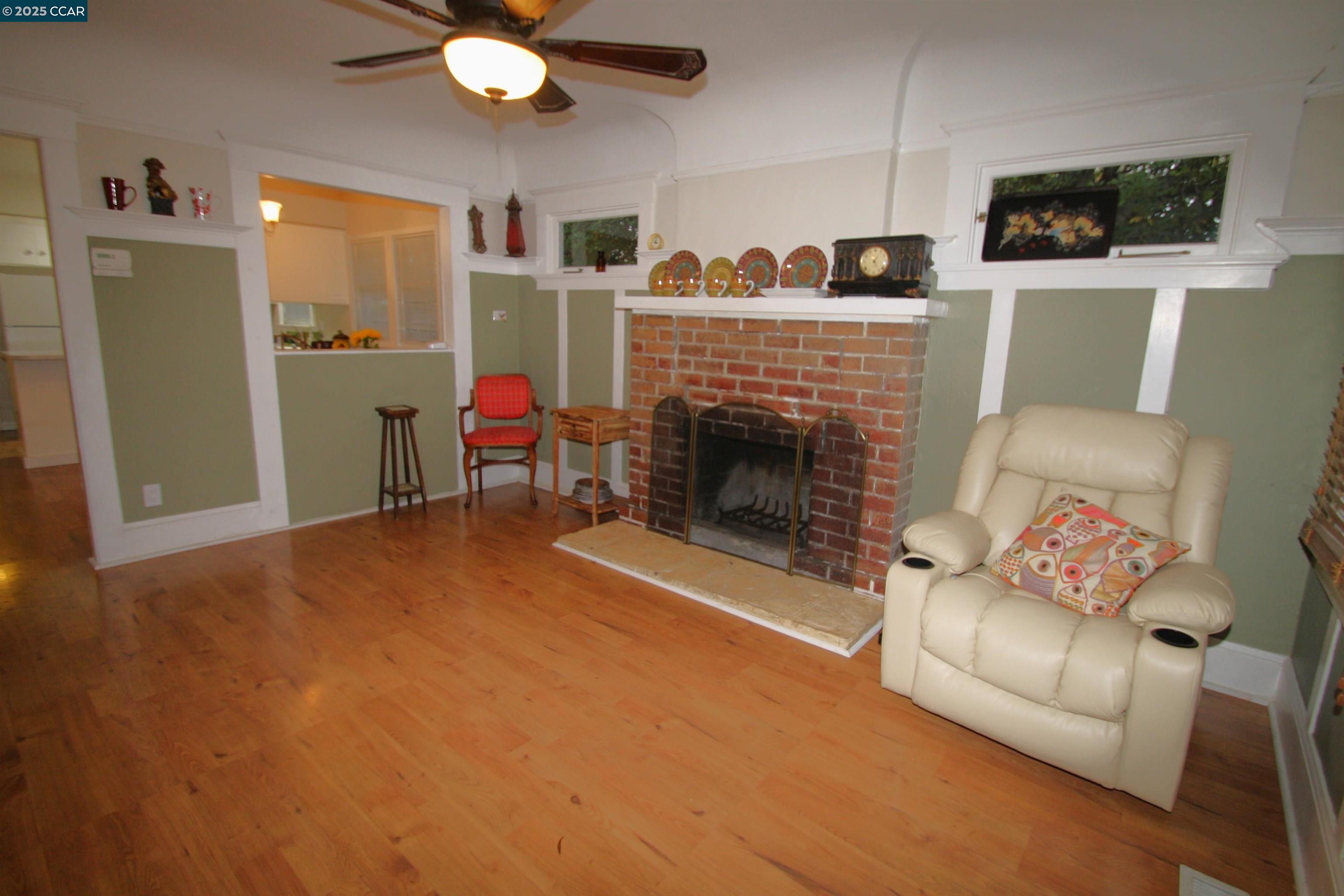 Detail Gallery Image 6 of 26 For 1002 Warren St, Martinez,  CA 94553 - 2 Beds | 1 Baths