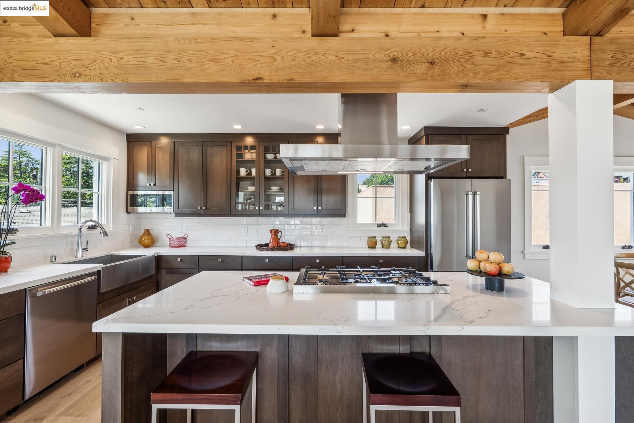 Detail Gallery Image 11 of 38 For 4428 Howe St, Oakland,  CA 94611 - 4 Beds | 3/1 Baths