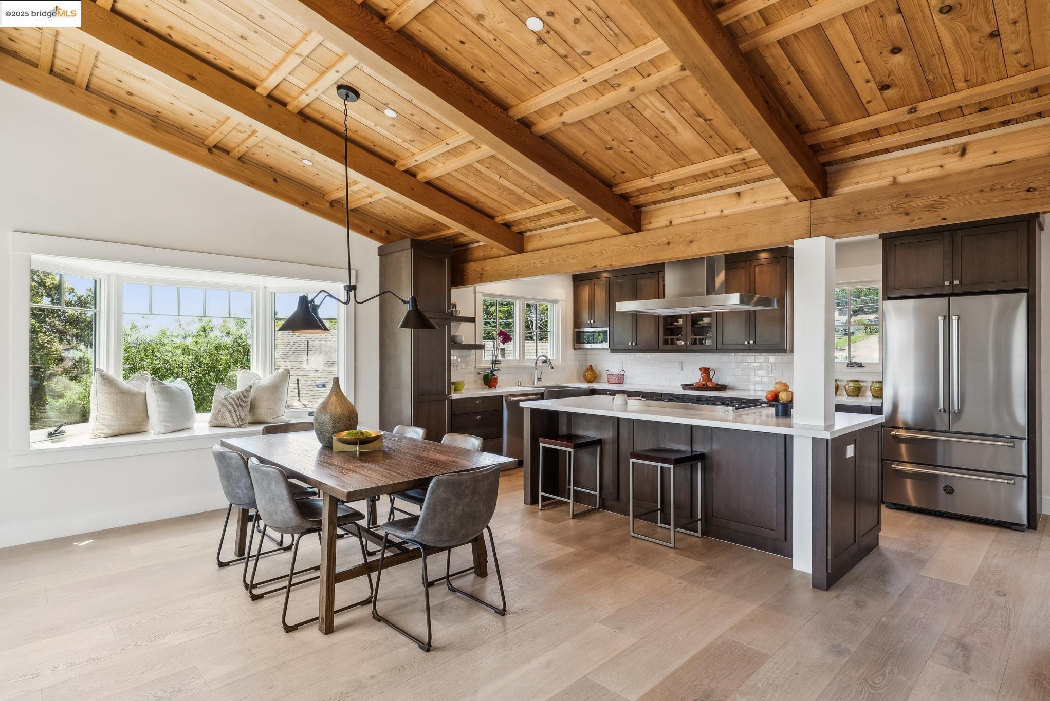 Detail Gallery Image 12 of 38 For 4428 Howe St, Oakland,  CA 94611 - 4 Beds | 3/1 Baths