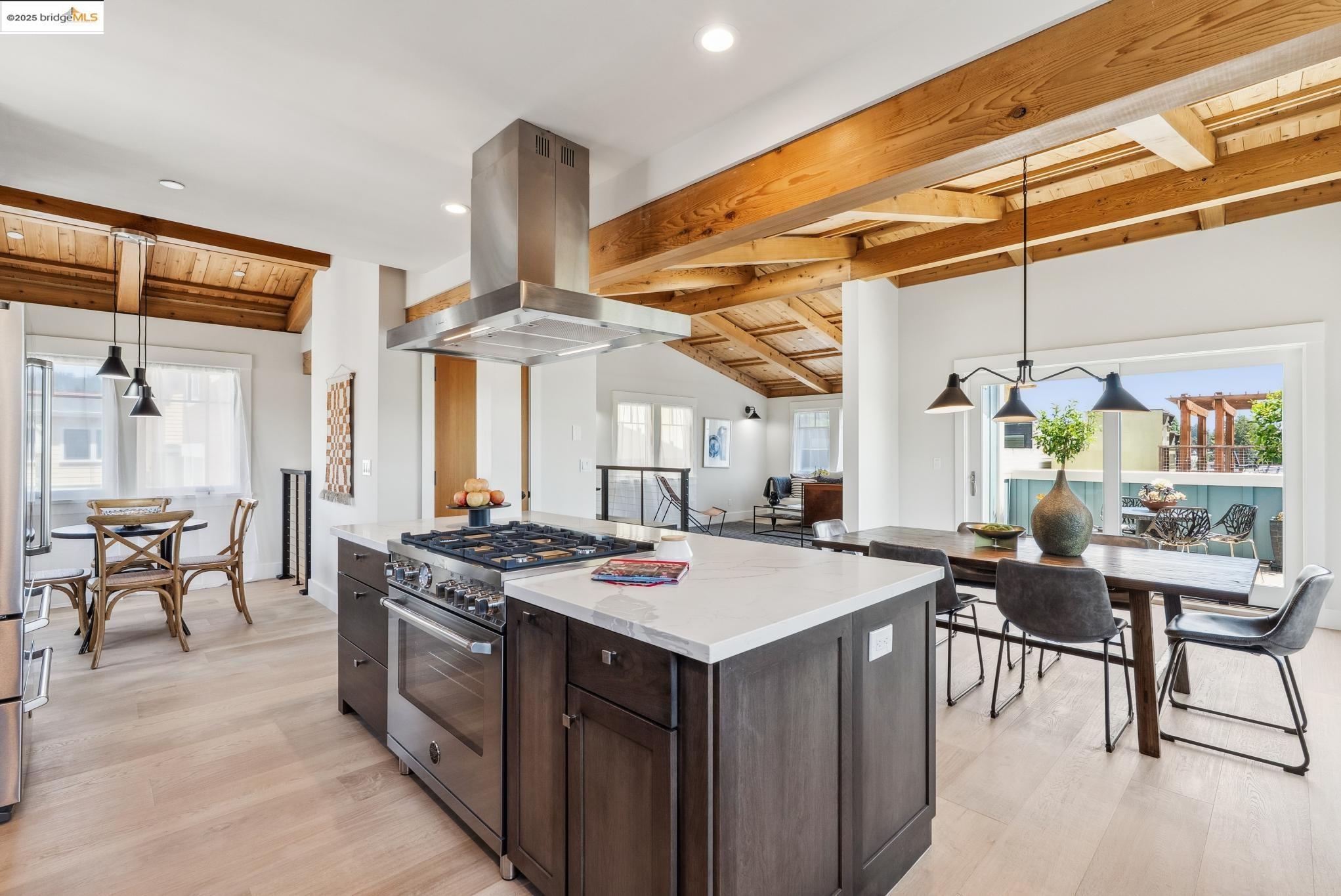 Detail Gallery Image 13 of 38 For 4428 Howe St, Oakland,  CA 94611 - 4 Beds | 3/1 Baths