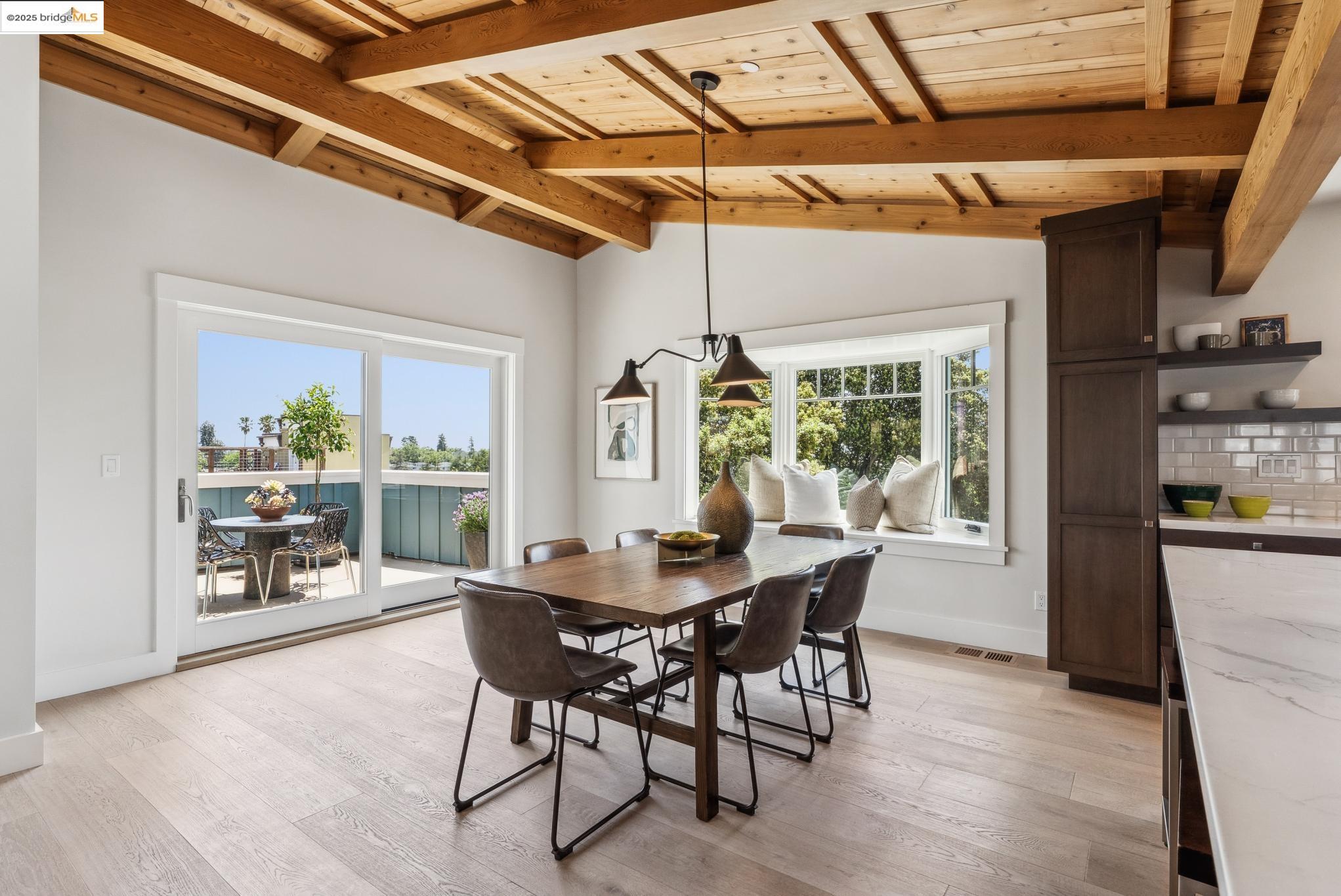 Detail Gallery Image 14 of 38 For 4428 Howe St, Oakland,  CA 94611 - 4 Beds | 3/1 Baths