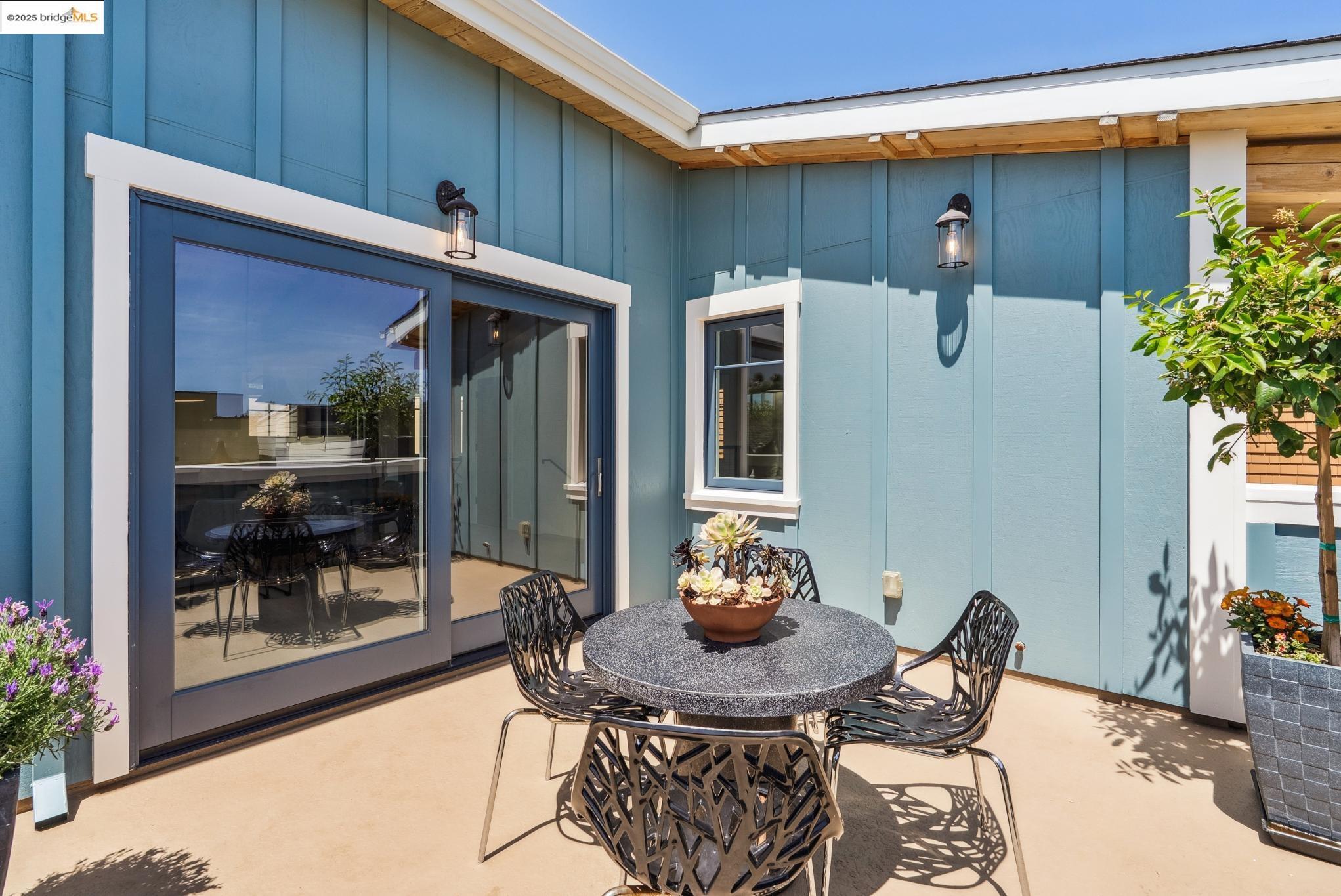 Detail Gallery Image 18 of 38 For 4428 Howe St, Oakland,  CA 94611 - 4 Beds | 3/1 Baths