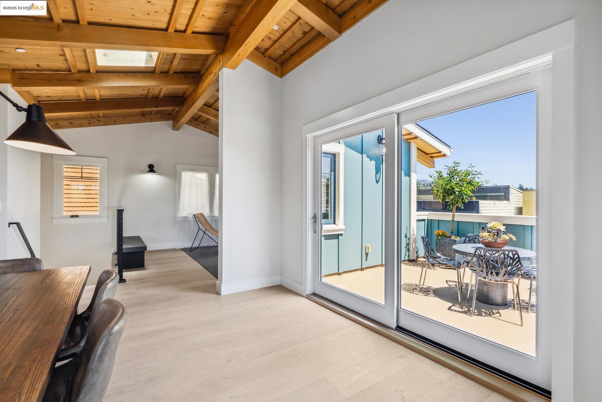 Detail Gallery Image 19 of 38 For 4428 Howe St, Oakland,  CA 94611 - 4 Beds | 3/1 Baths