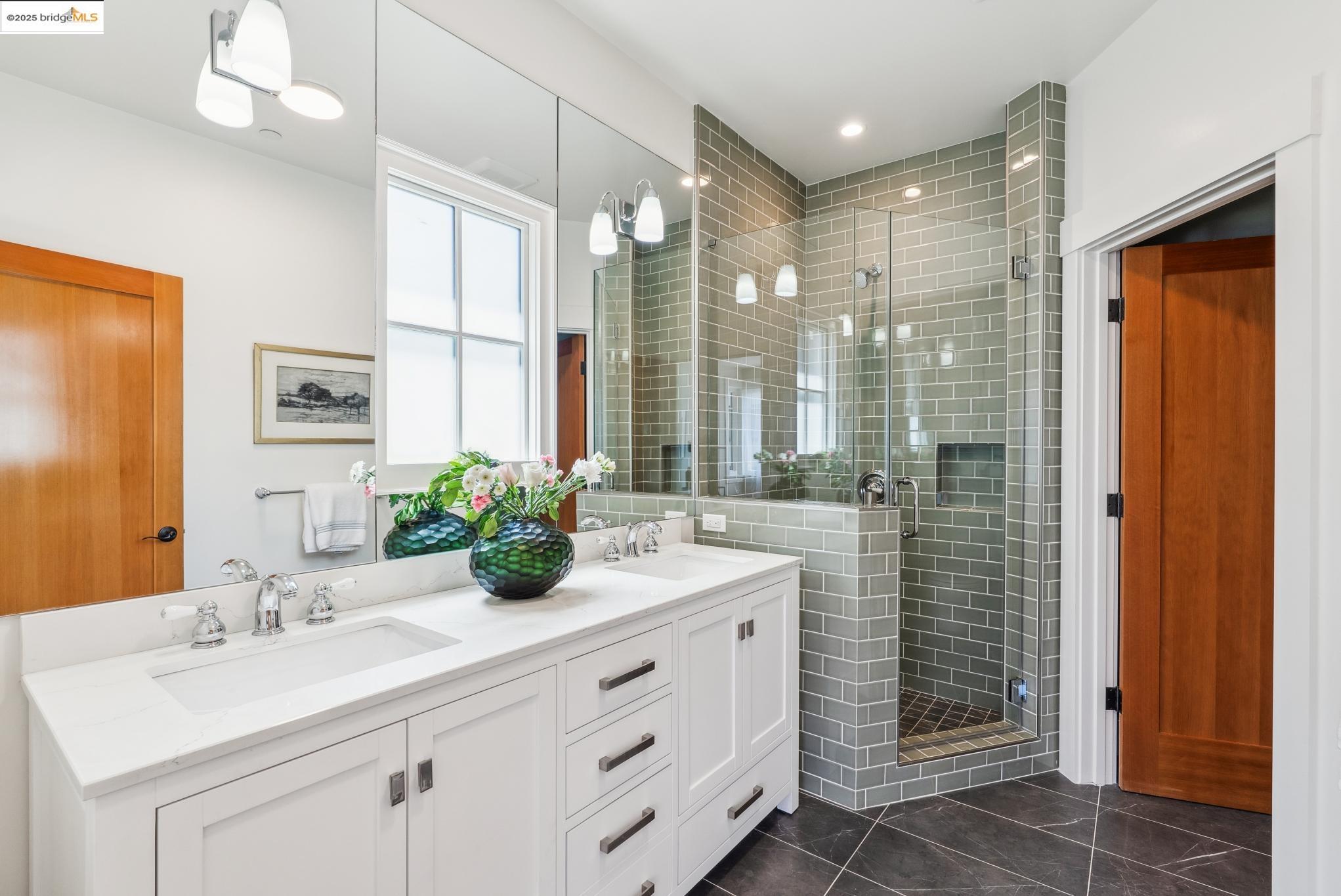 Detail Gallery Image 22 of 38 For 4428 Howe St, Oakland,  CA 94611 - 4 Beds | 3/1 Baths