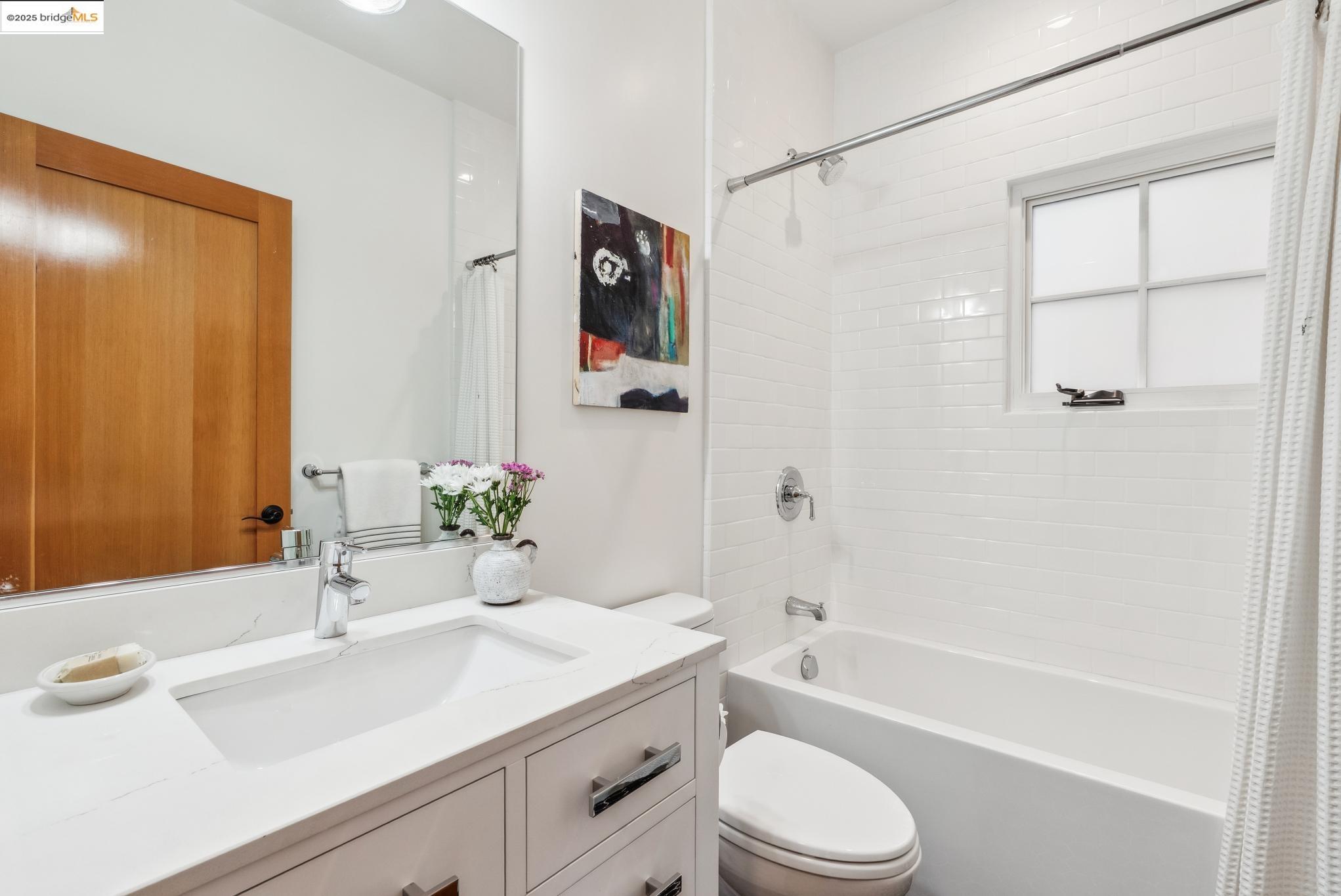 Detail Gallery Image 24 of 38 For 4428 Howe St, Oakland,  CA 94611 - 4 Beds | 3/1 Baths