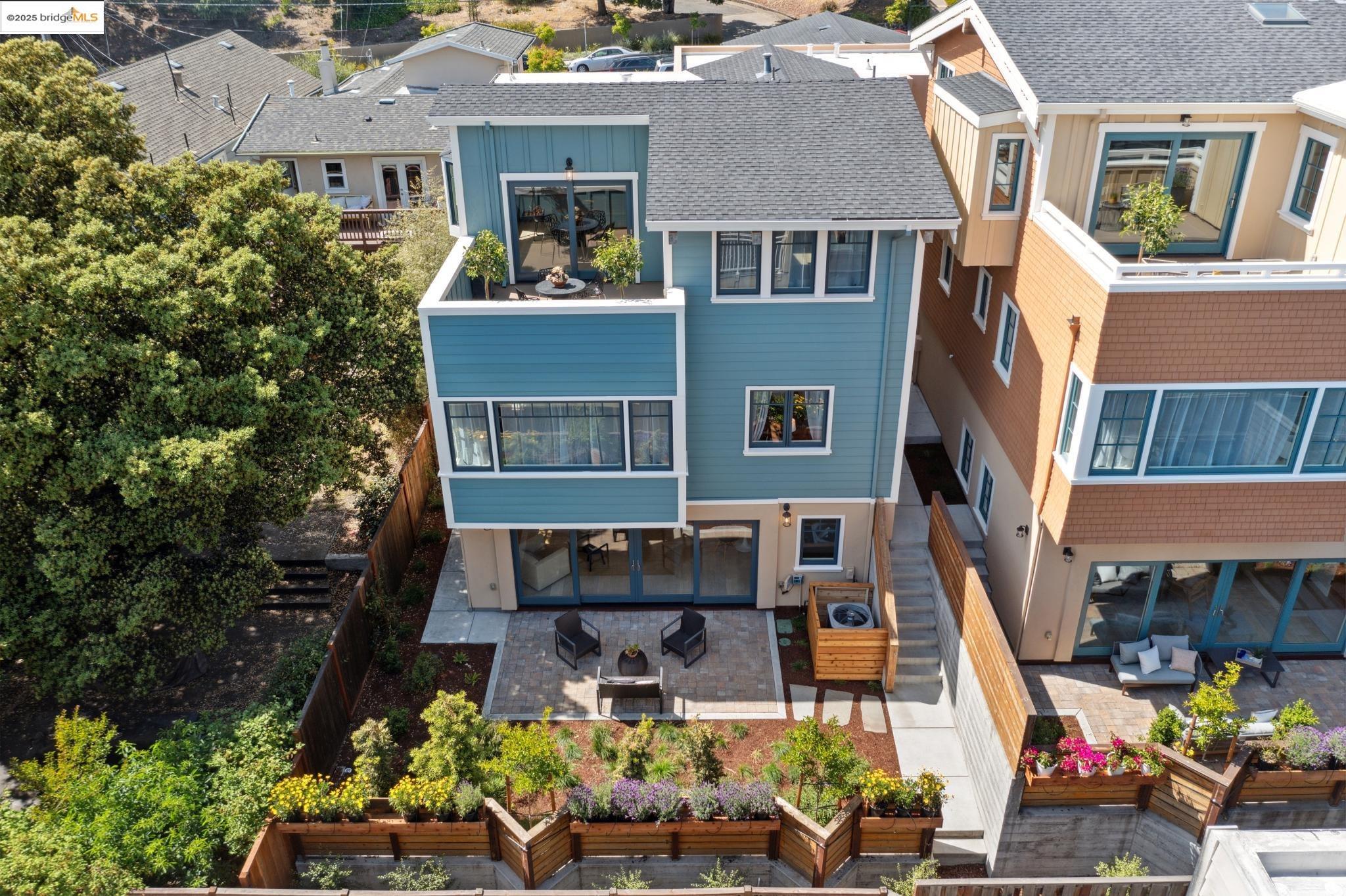 Detail Gallery Image 36 of 38 For 4428 Howe St, Oakland,  CA 94611 - 4 Beds | 3/1 Baths