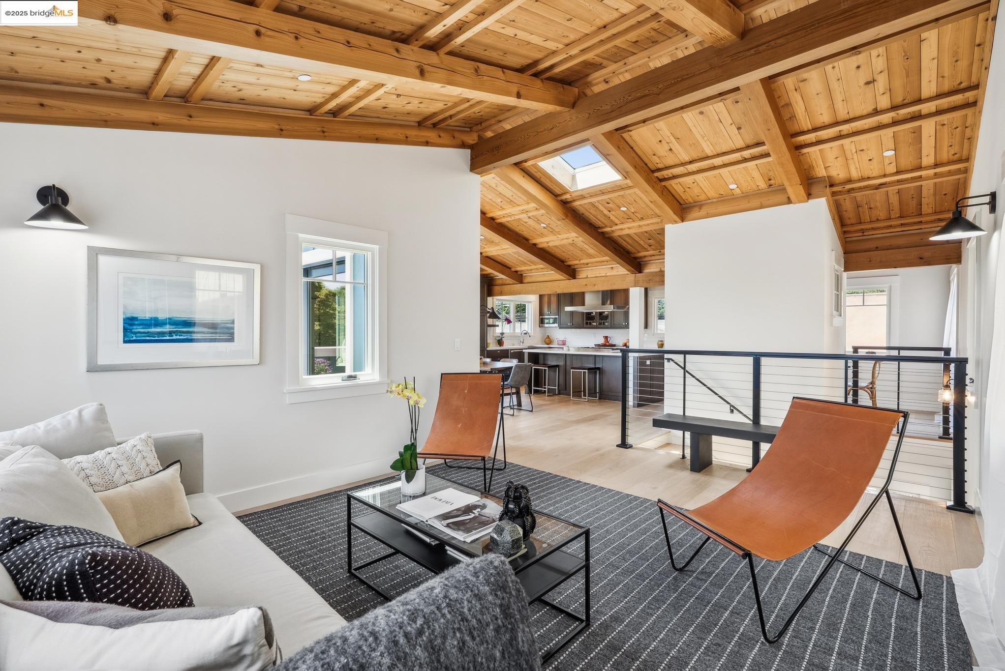 Detail Gallery Image 8 of 38 For 4428 Howe St, Oakland,  CA 94611 - 4 Beds | 3/1 Baths