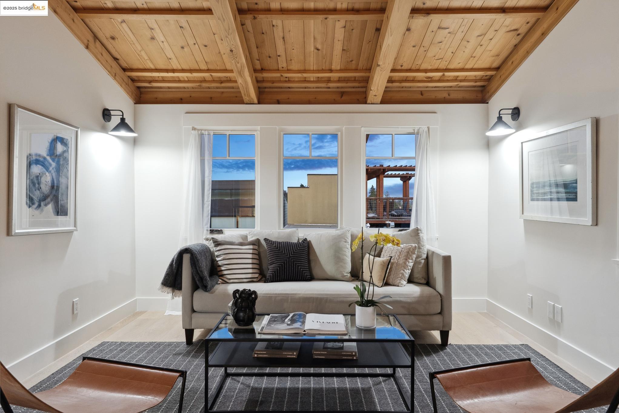 Detail Gallery Image 9 of 38 For 4428 Howe St, Oakland,  CA 94611 - 4 Beds | 3/1 Baths