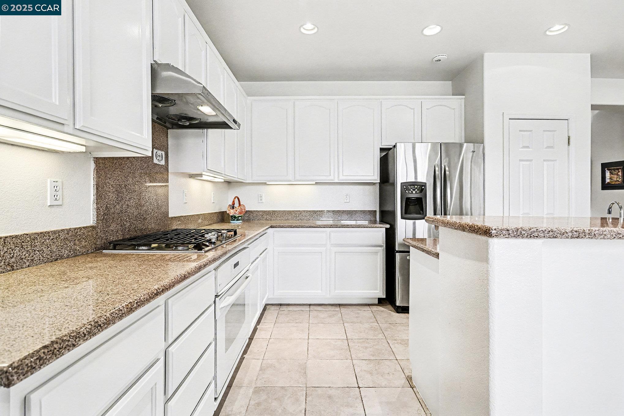 Detail Gallery Image 15 of 42 For 5701 Oakmont Dr, Richmond,  CA 94806 - 5 Beds | 3 Baths