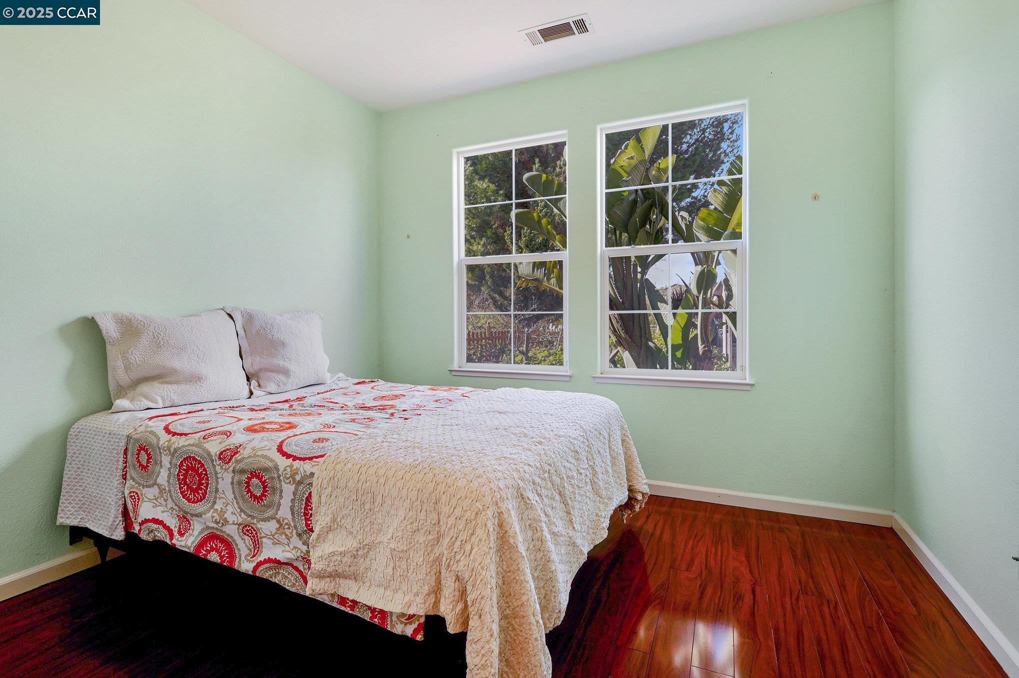 Detail Gallery Image 17 of 42 For 5701 Oakmont Dr, Richmond,  CA 94806 - 5 Beds | 3 Baths