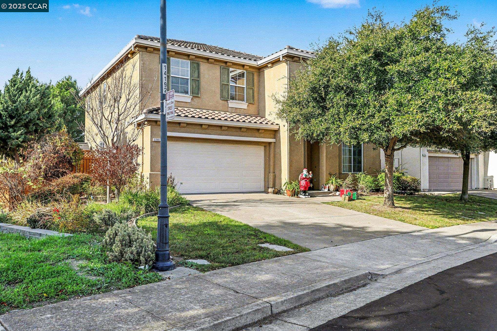 Detail Gallery Image 3 of 42 For 5701 Oakmont Dr, Richmond,  CA 94806 - 5 Beds | 3 Baths