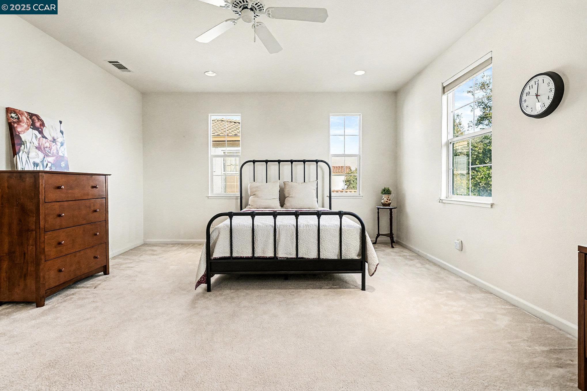 Detail Gallery Image 24 of 42 For 5701 Oakmont Dr, Richmond,  CA 94806 - 5 Beds | 3 Baths