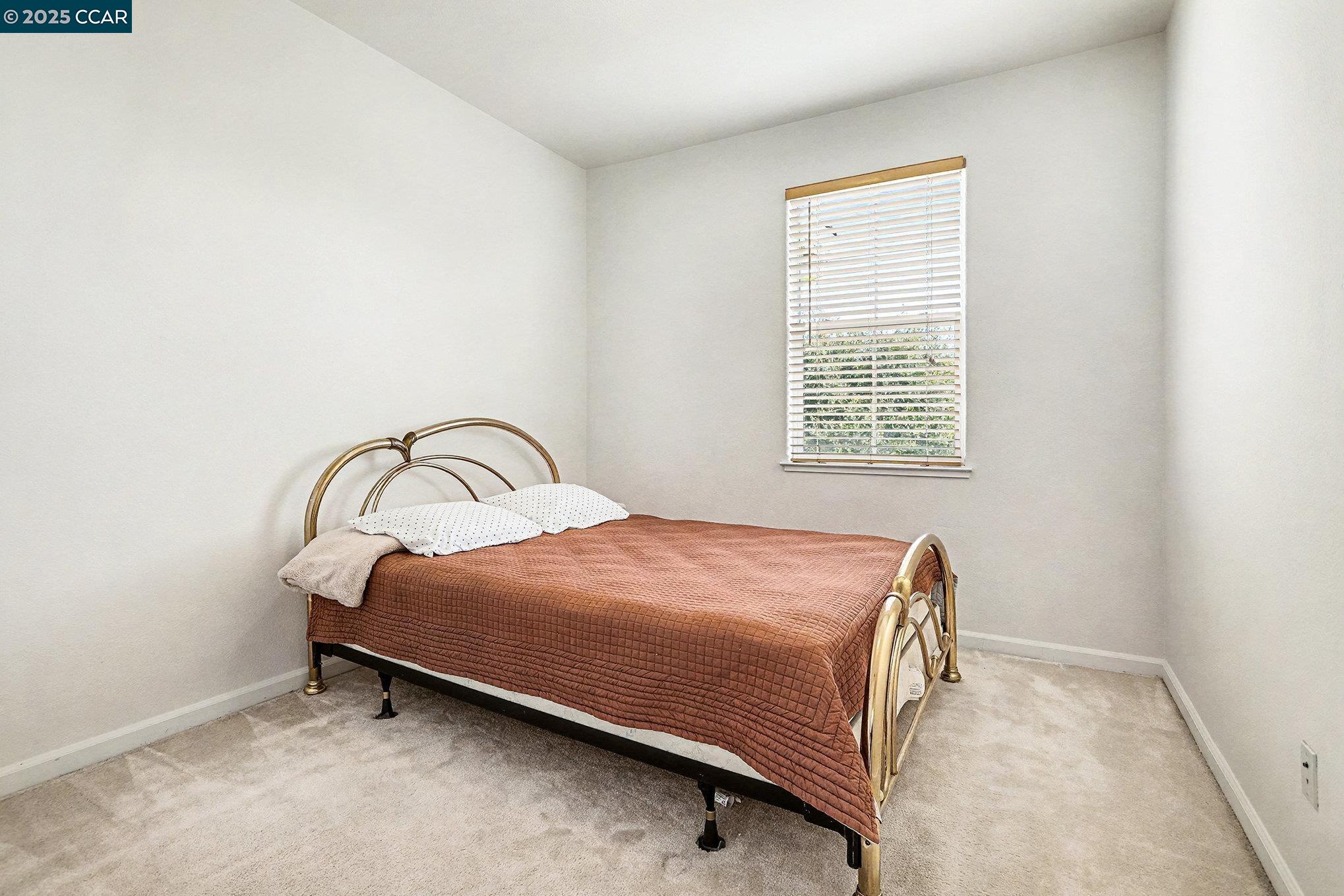 Detail Gallery Image 25 of 42 For 5701 Oakmont Dr, Richmond,  CA 94806 - 5 Beds | 3 Baths