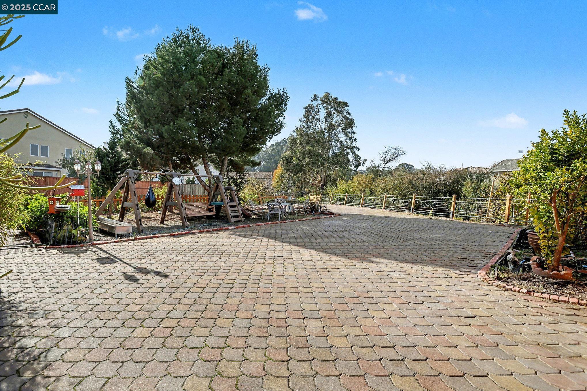 Detail Gallery Image 30 of 42 For 5701 Oakmont Dr, Richmond,  CA 94806 - 5 Beds | 3 Baths