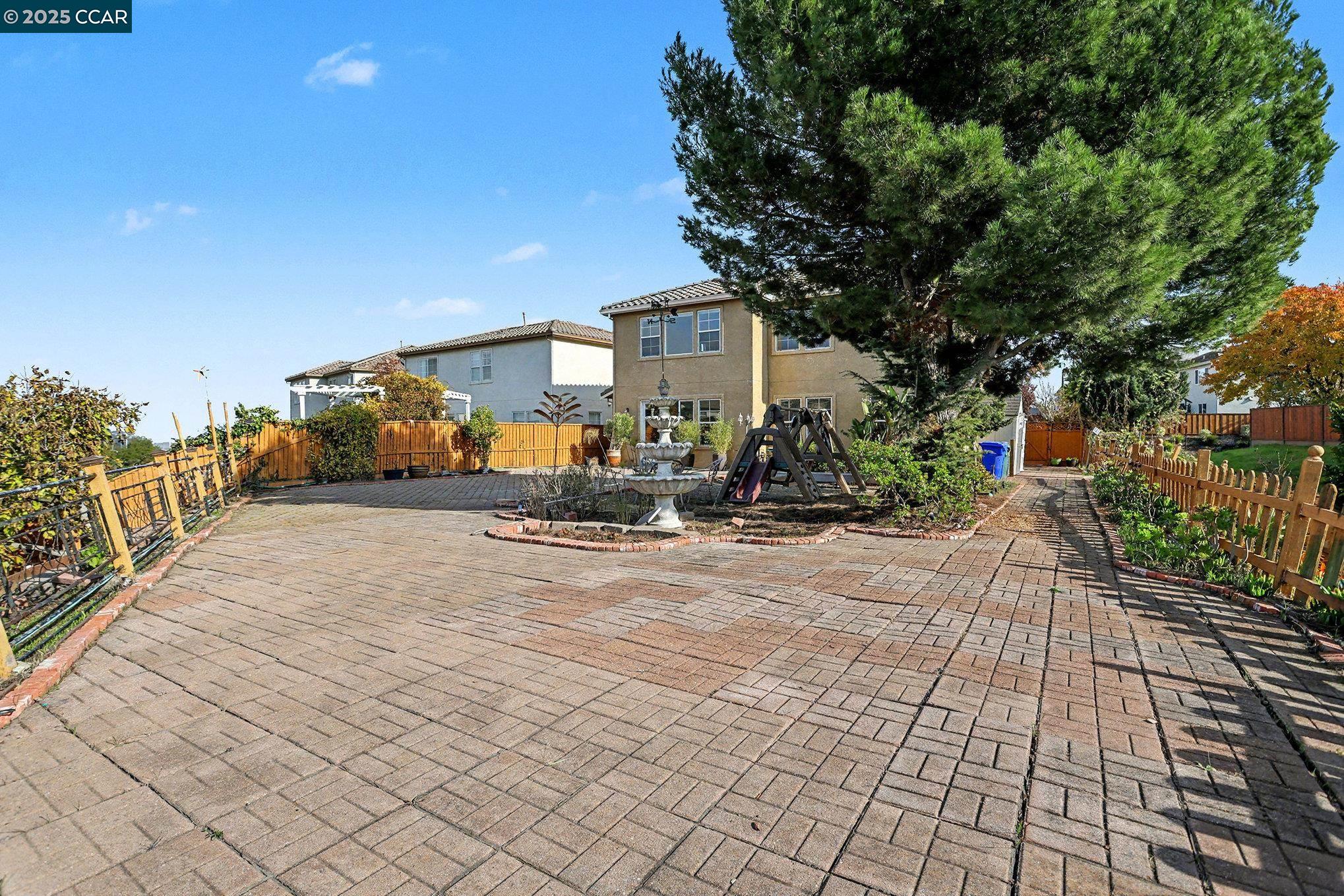 Detail Gallery Image 32 of 42 For 5701 Oakmont Dr, Richmond,  CA 94806 - 5 Beds | 3 Baths