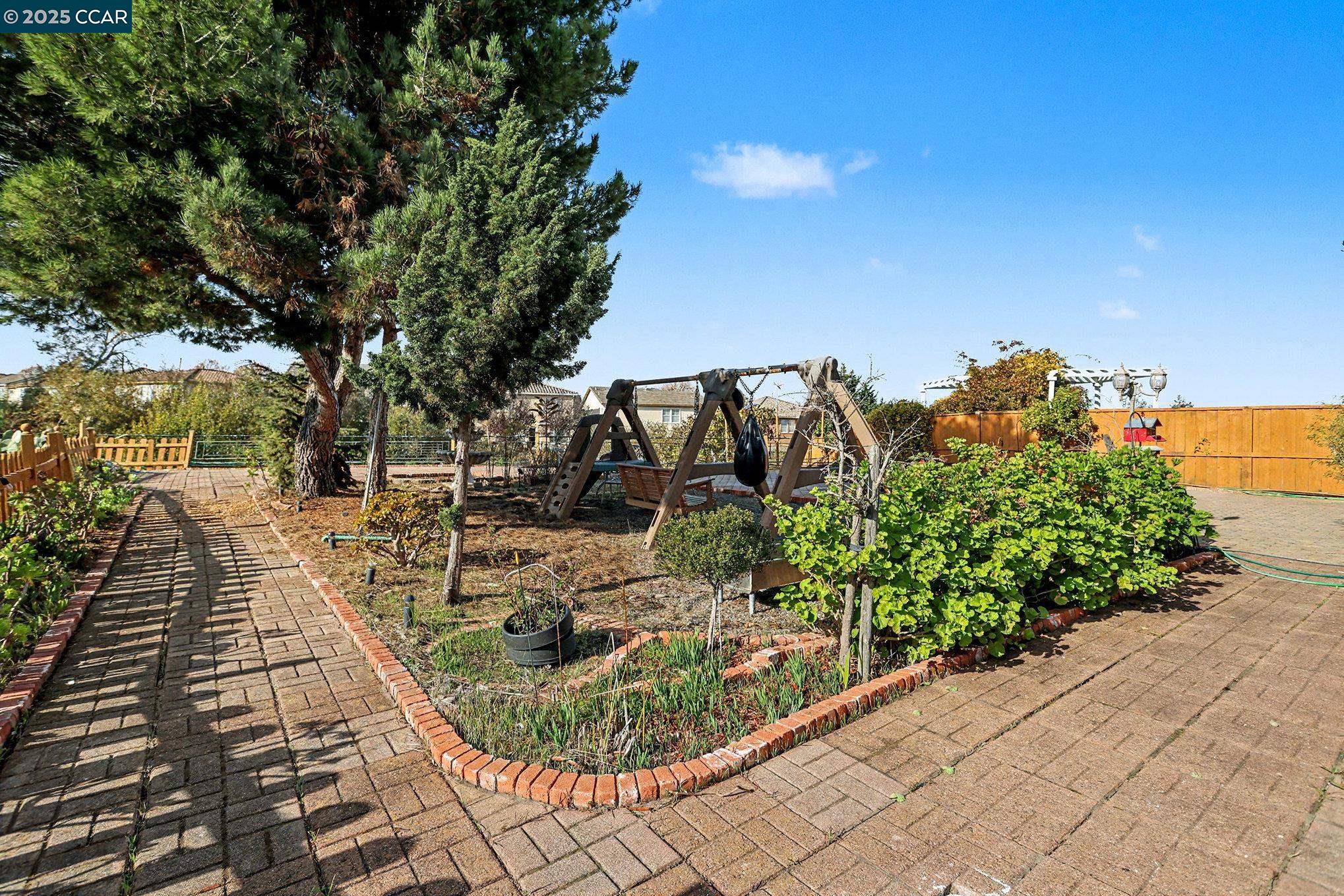 Detail Gallery Image 34 of 42 For 5701 Oakmont Dr, Richmond,  CA 94806 - 5 Beds | 3 Baths